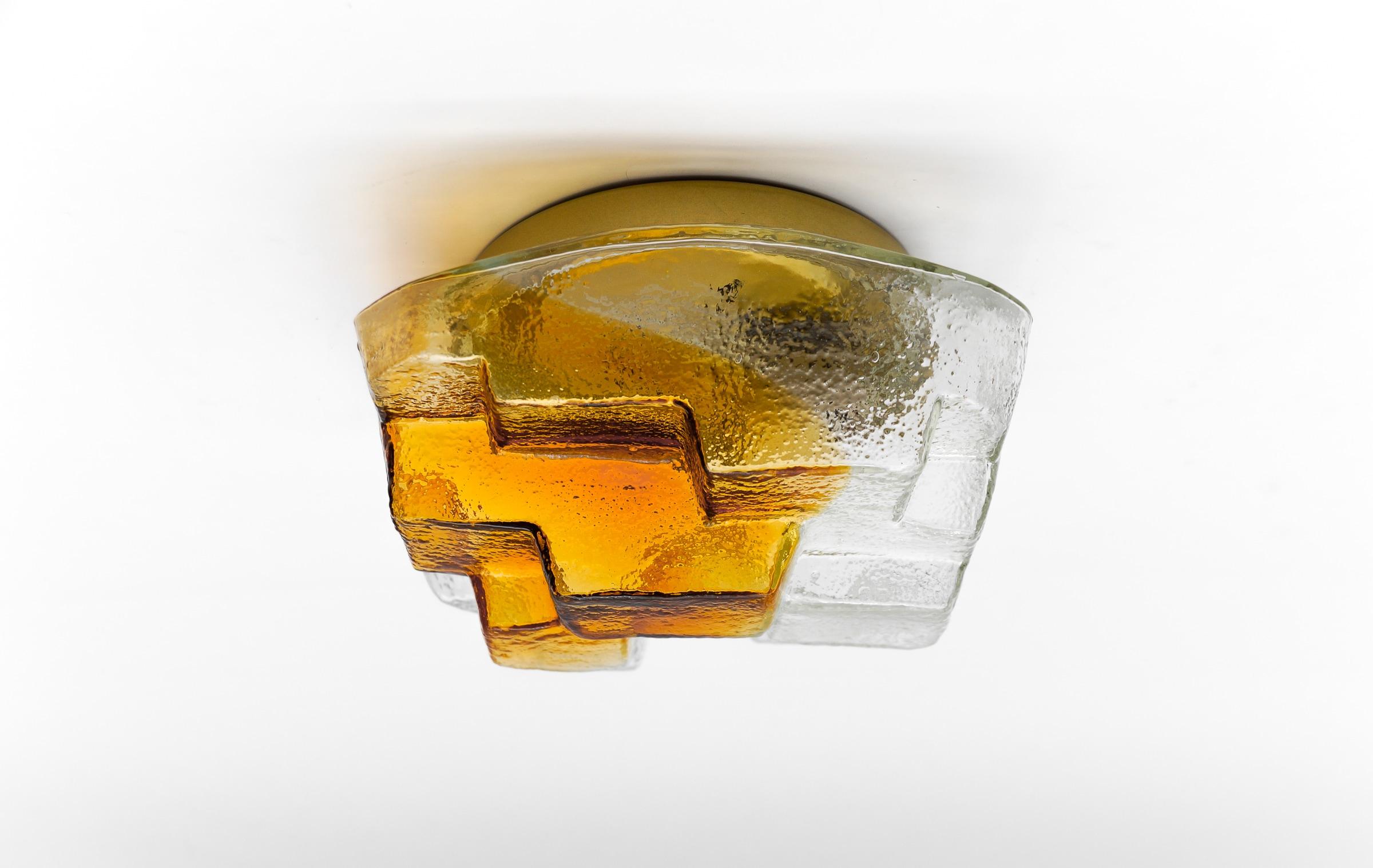 Hübsche 3D-Unterputzdose aus zweifarbigem Glas, 1960er Jahre im Angebot 2