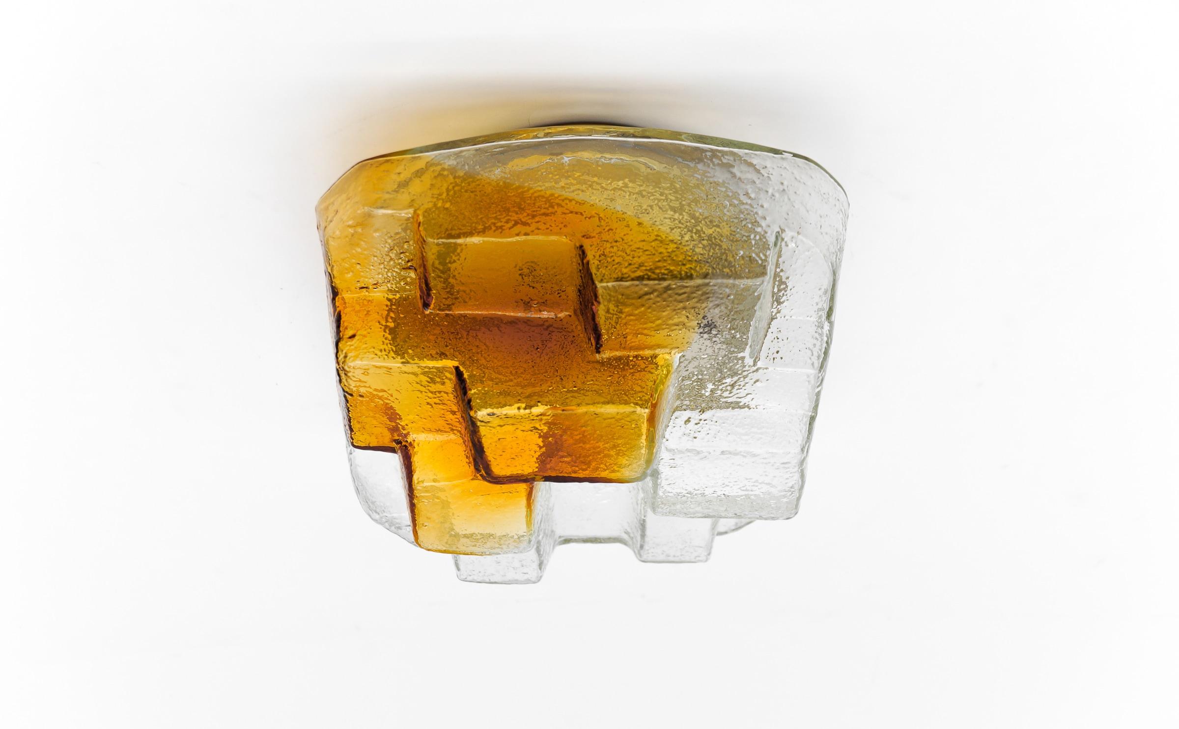 Hübsche 3D-Unterputzdose aus zweifarbigem Glas, 1960er Jahre im Angebot 3