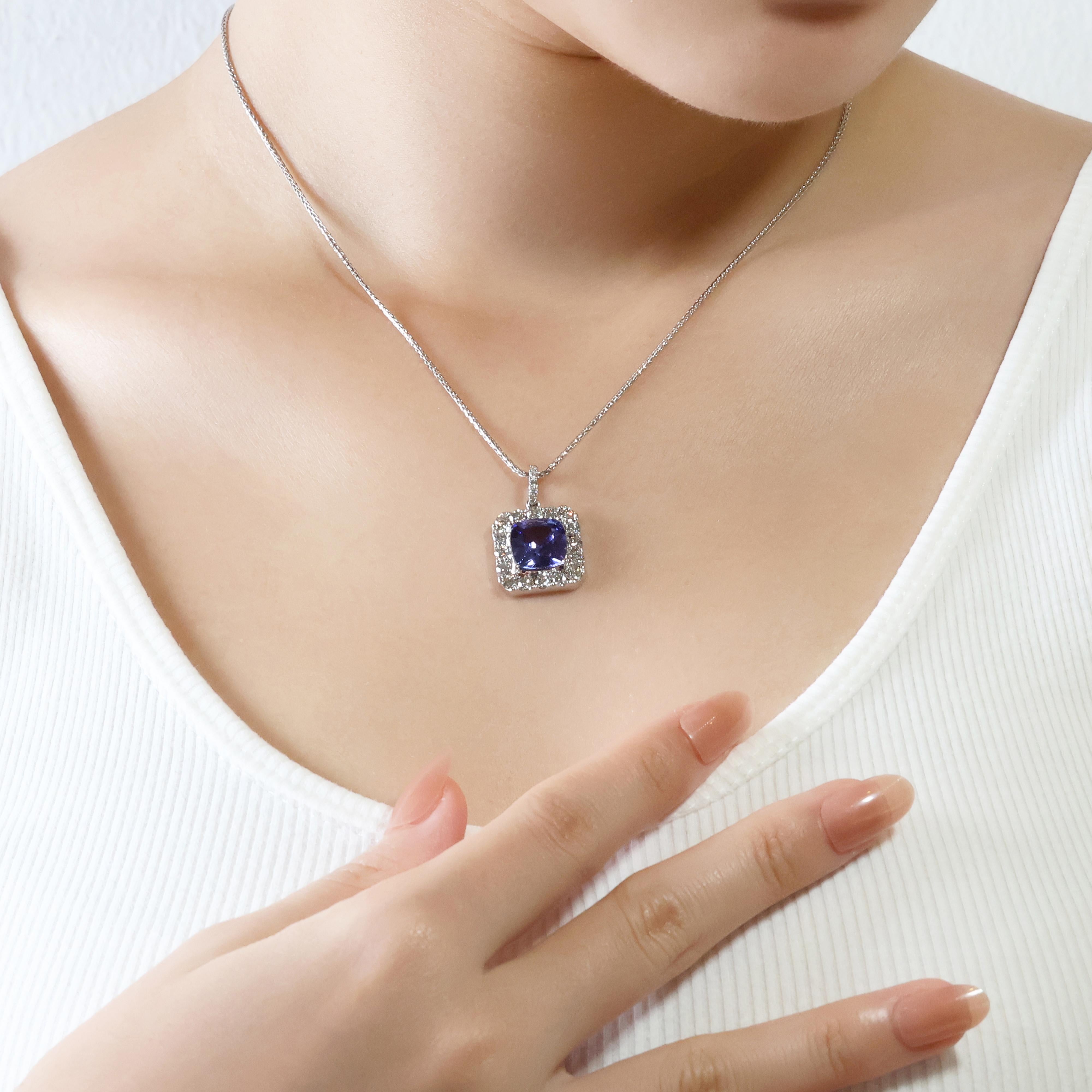 Lovely 4 carats & 95 points Tanzanite & Natural Diamond Pendant For Sale 4