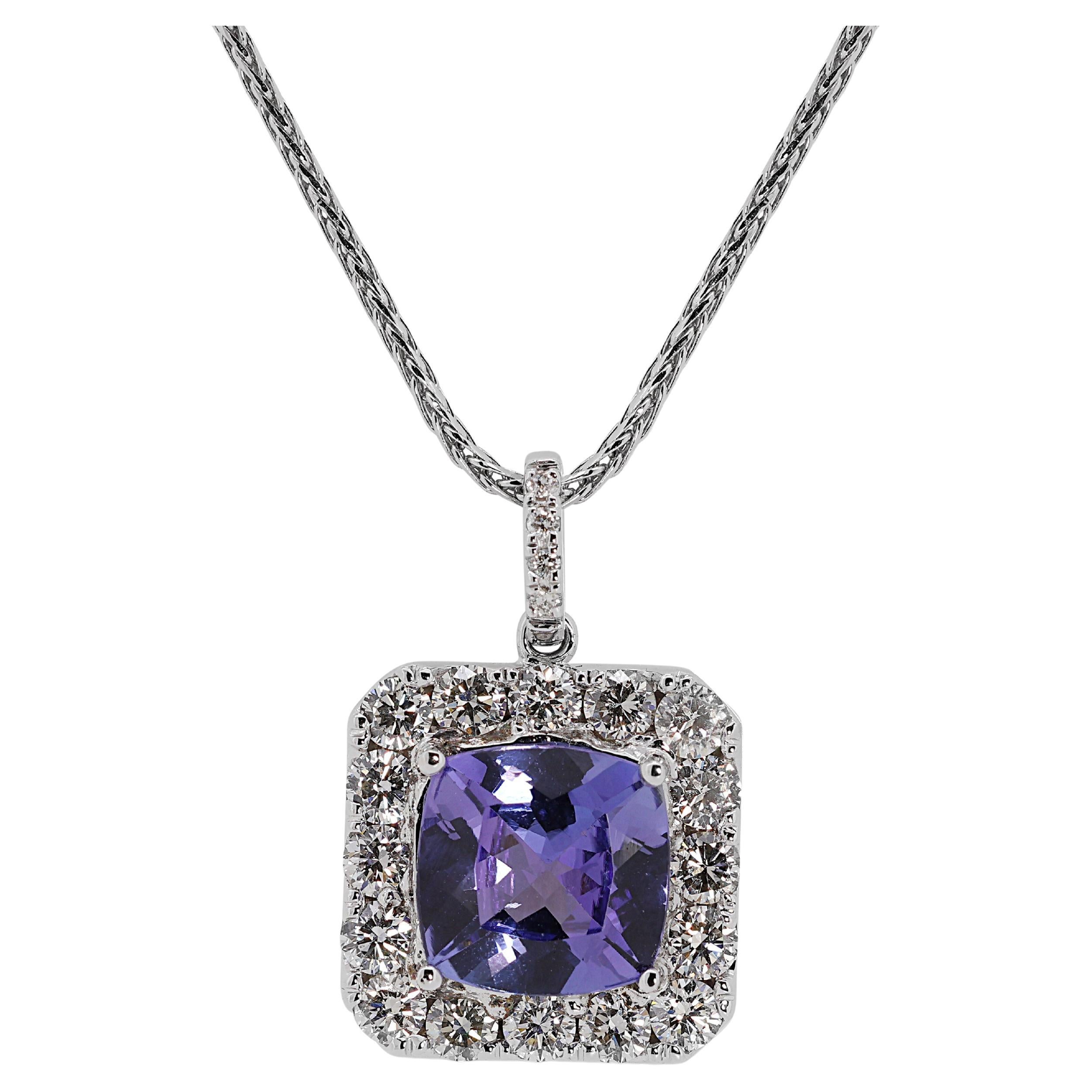 Lovely 4 carats & 95 points Tanzanite & Natural Diamond Pendant