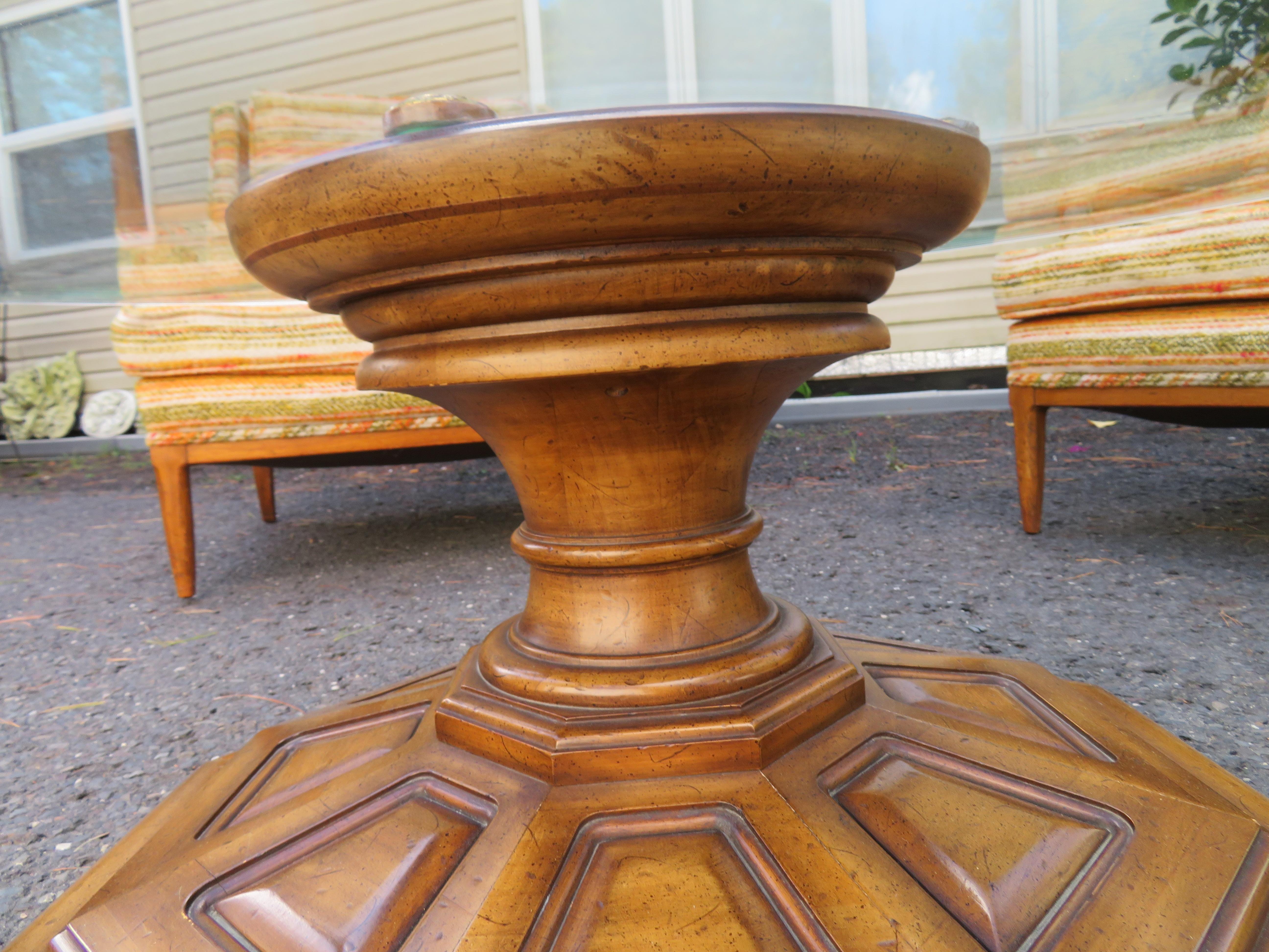 Lovely 60's Weiman Provincial Fruitwood Round Coffee Table Mid-Century In Good Condition For Sale In Pemberton, NJ