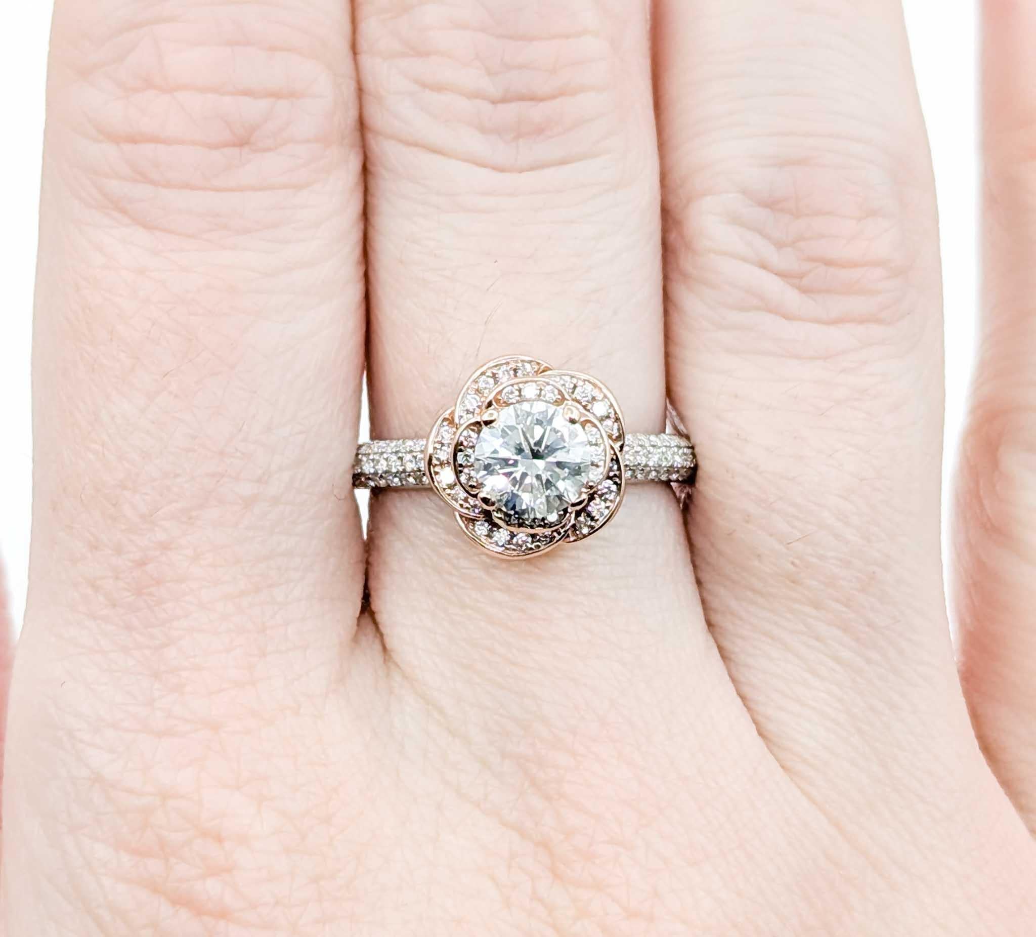 Bague en or bicolore avec fleur de rose et diamant de 0,92ct Excellent état - En vente à Bloomington, MN