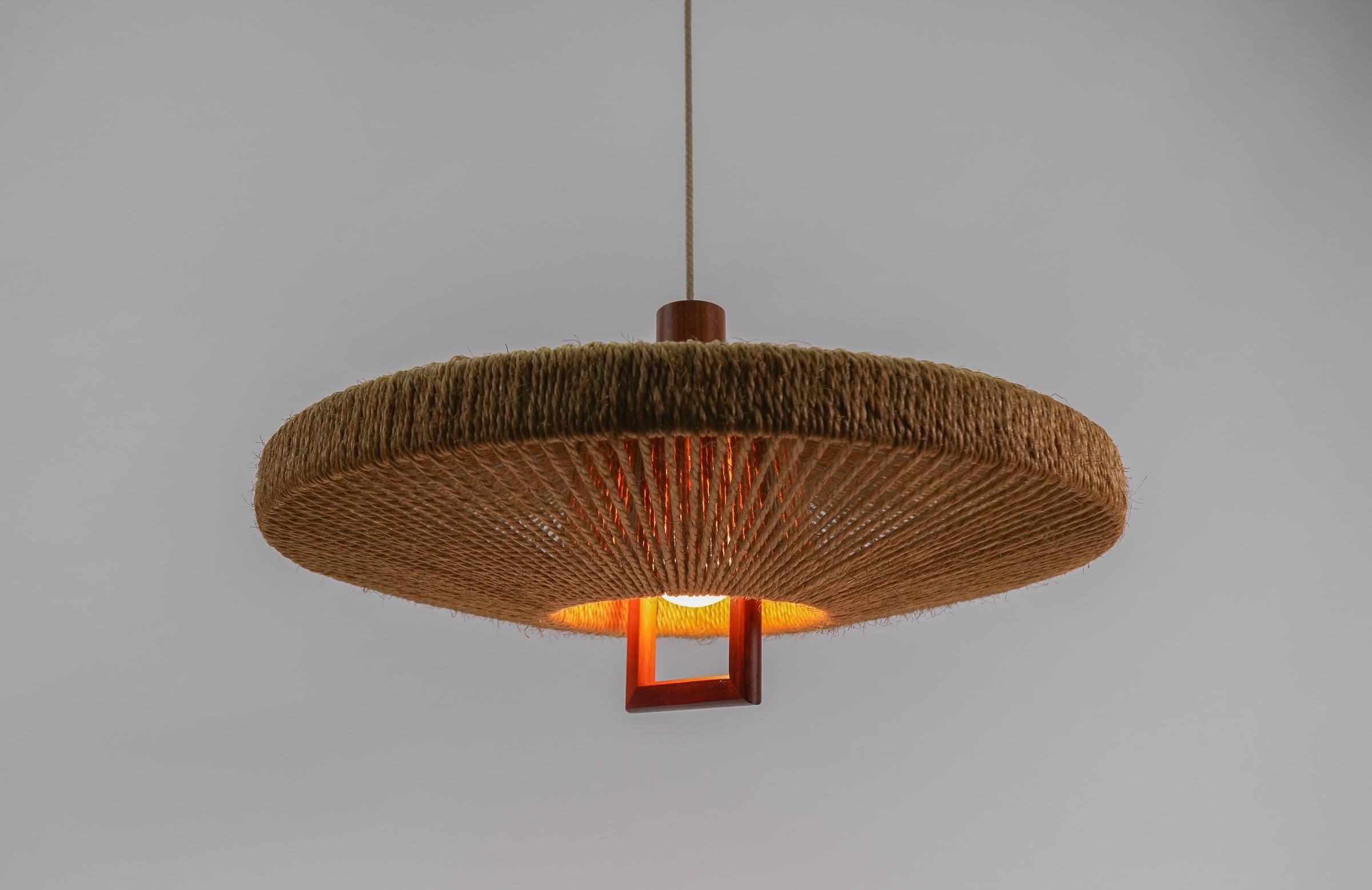 Lovely Adjustable Ceiling Lamp Made in Teak and Jute by Temde Swiss, 1960s In Good Condition For Sale In Nürnberg, Bayern