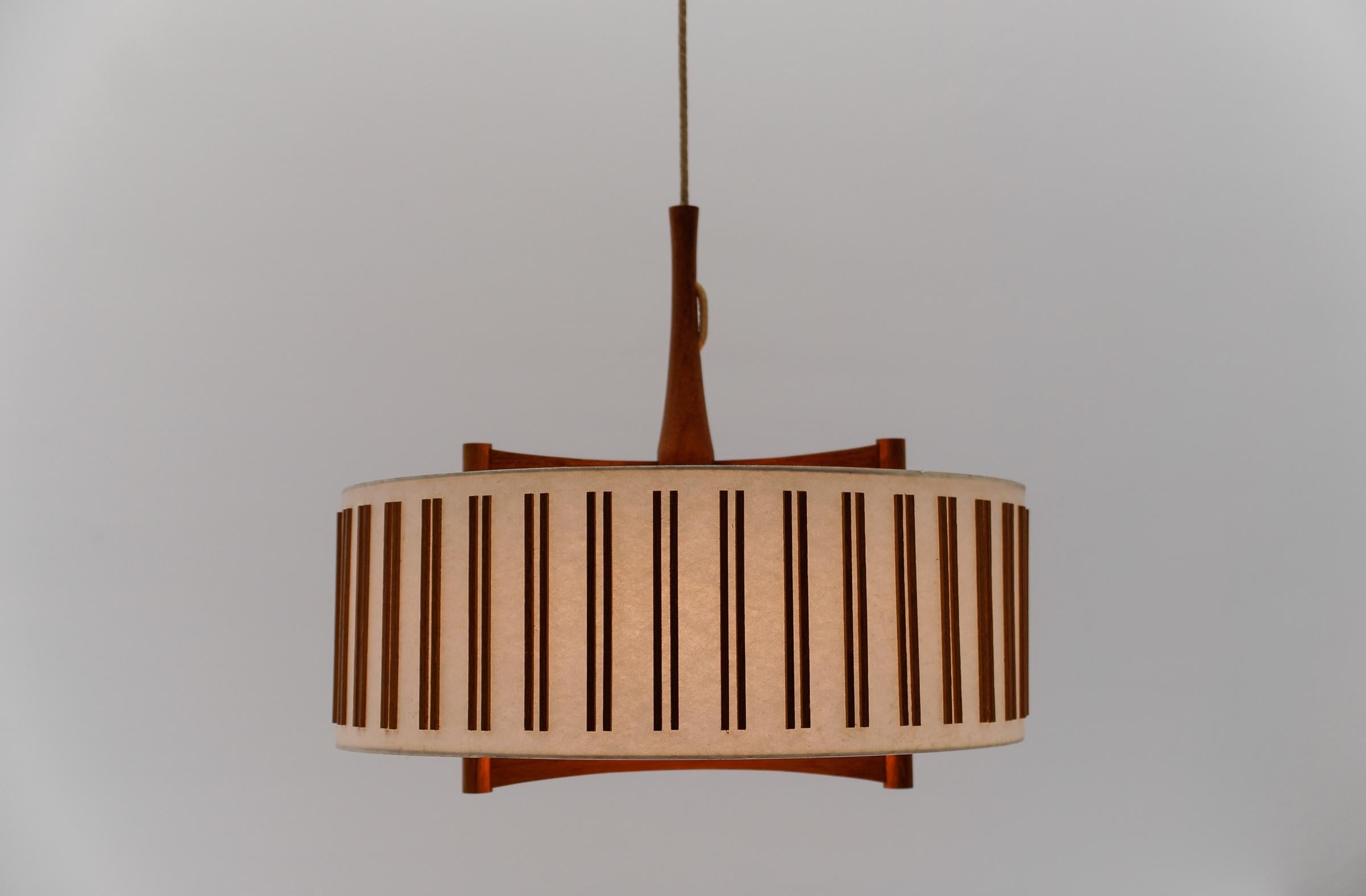 Lovely Adjustable Japanese Style Ceiling Lamp Made in Teak by Temde Swiss, 1960s For Sale 1