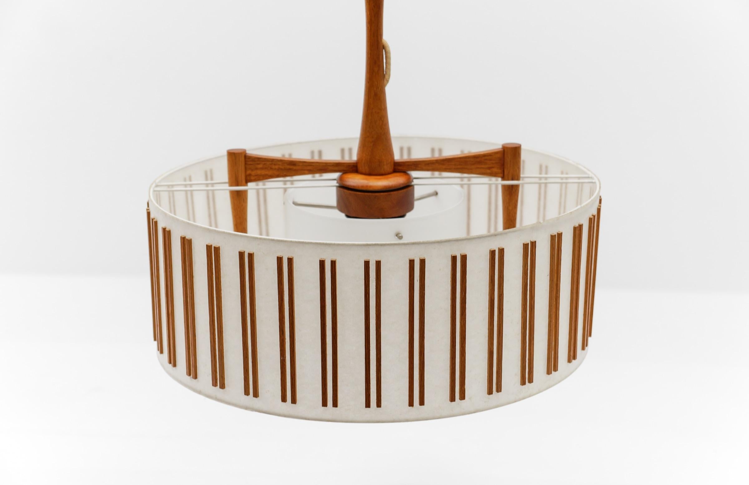 Lovely Adjustable Japanese Style Ceiling Lamp Made in Teak by Temde Swiss, 1960s For Sale 3