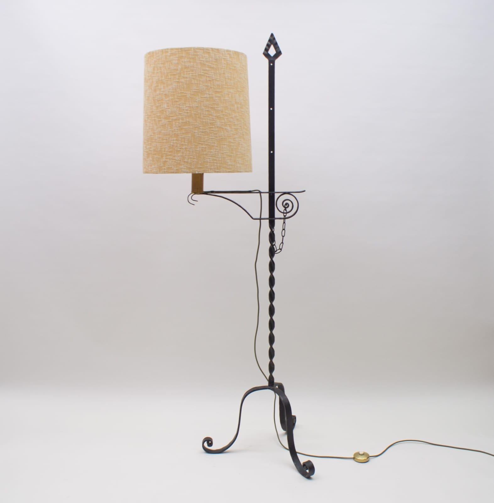 The lampshade can be adjusted in height four times.

Fantastic handmade. 

The height is from 178cm to about 228cm.