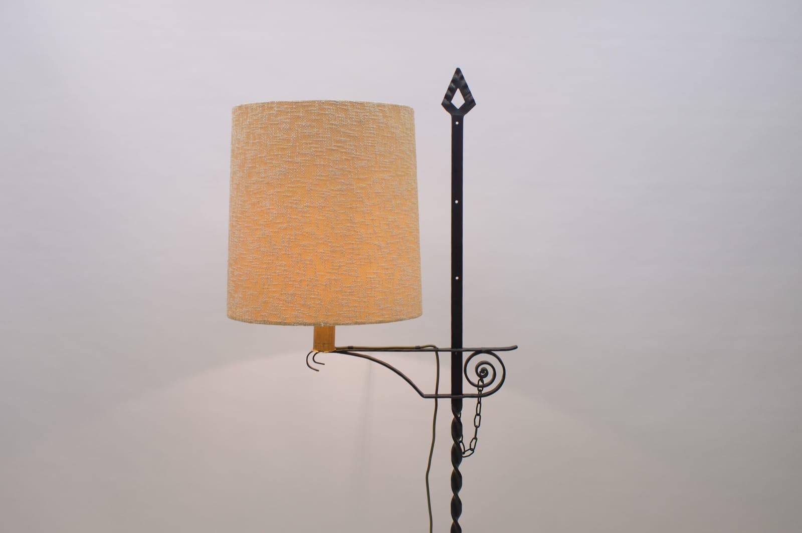 Lovely Adjustable Wrought Iron Floor Lamp Attributed to Raymond Subes In Good Condition For Sale In Nürnberg, Bayern