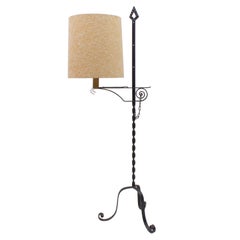 Ravissant lampadaire réglable en fer forgé attribué à Raymond Subes