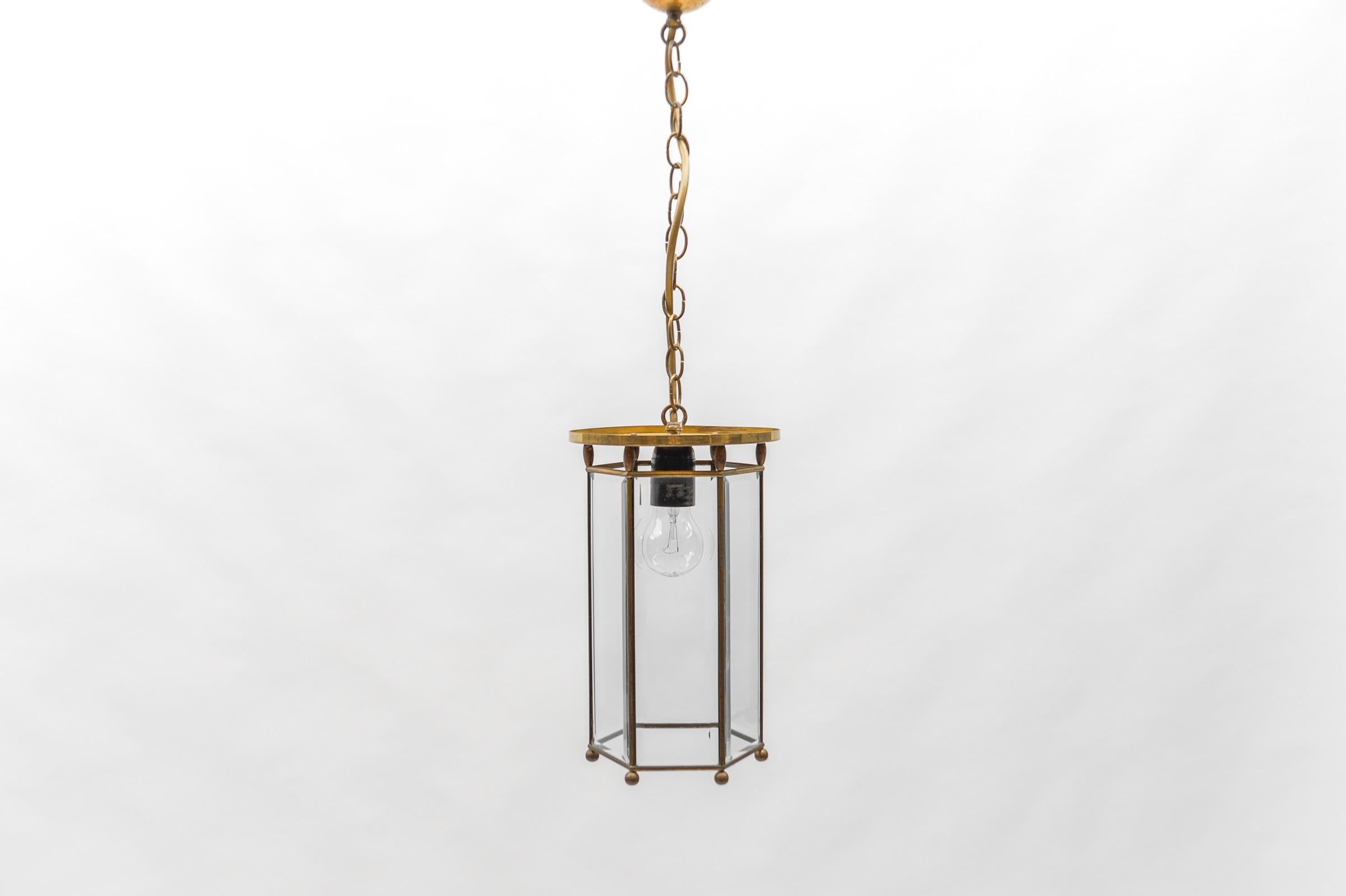 Lovely Adolf Loos Lobmeyr Light Cut Glass and Brass, Austria 1930s

The lamp needs 1 x E27 / E27 Edison screw fit bulbs. It is original wired, in working condition and runs on 110 / 230 volt.

Light bulbs are not included.

It is possible to install