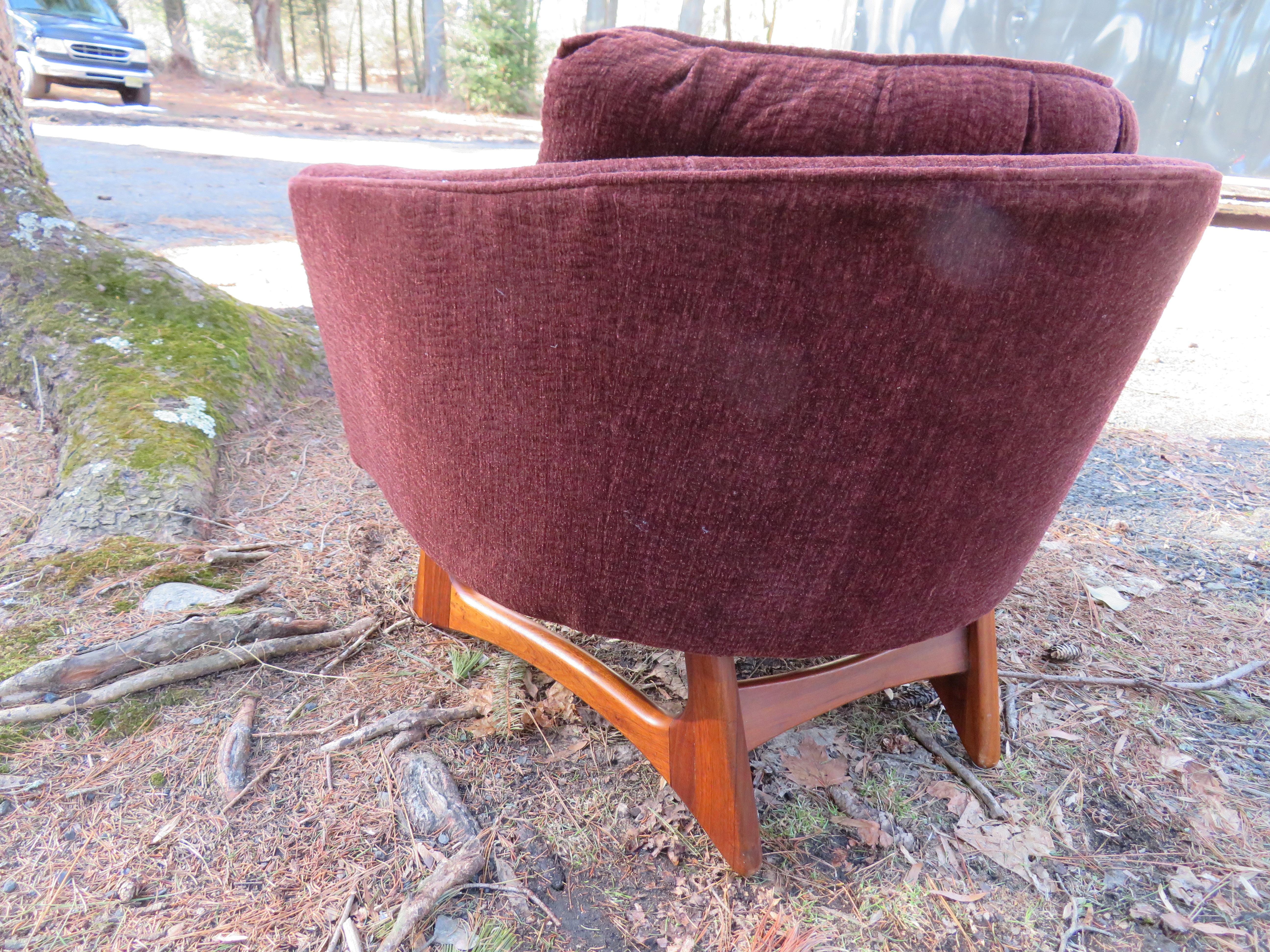 Lovely Adrian Pearsall Barrel Back Walnut Lounge Chair Mid-Century Modern For Sale 2