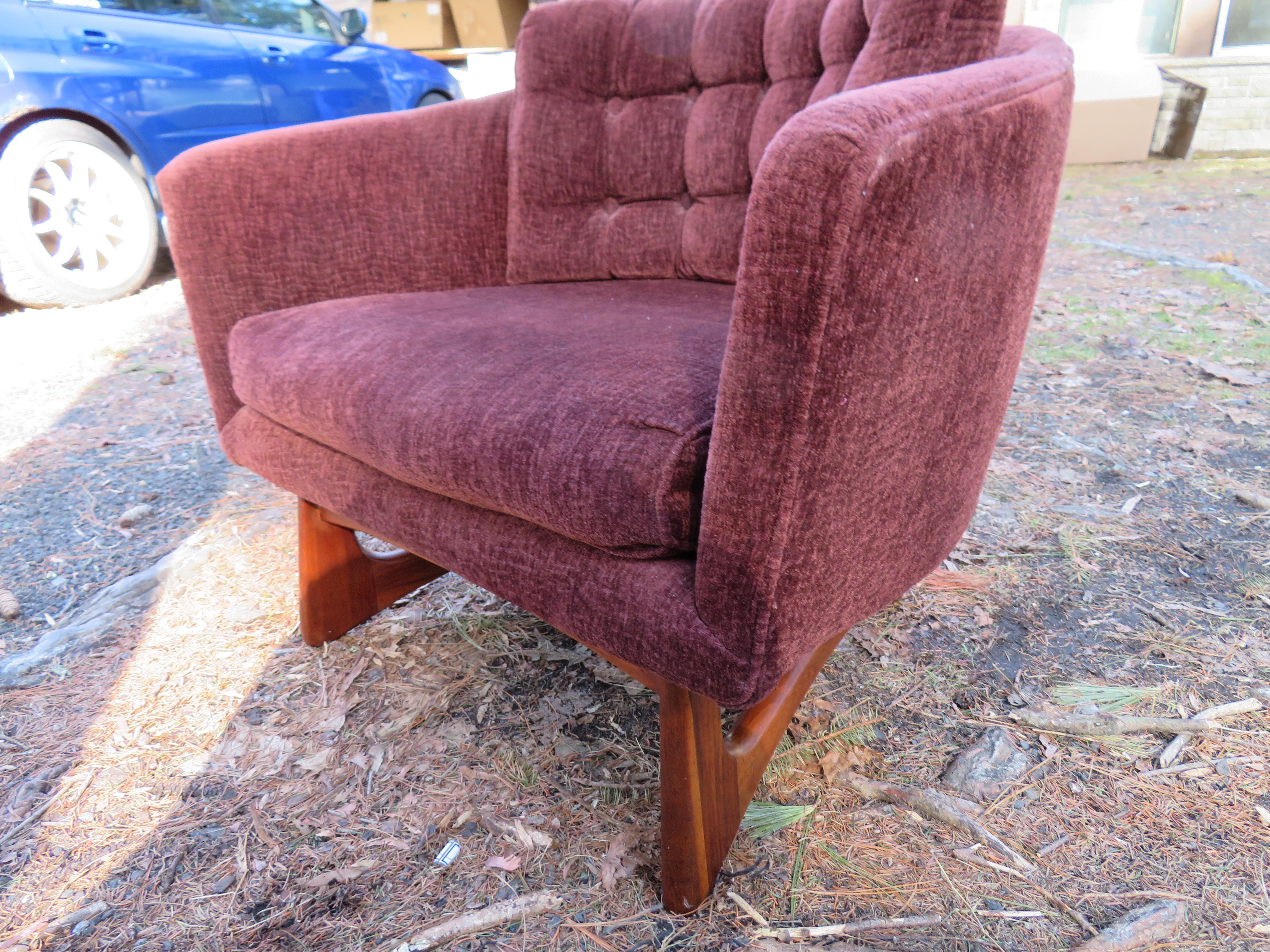 Lovely Adrian Pearsall Barrel Back Walnut Lounge Chair Mid-Century Modern For Sale 3