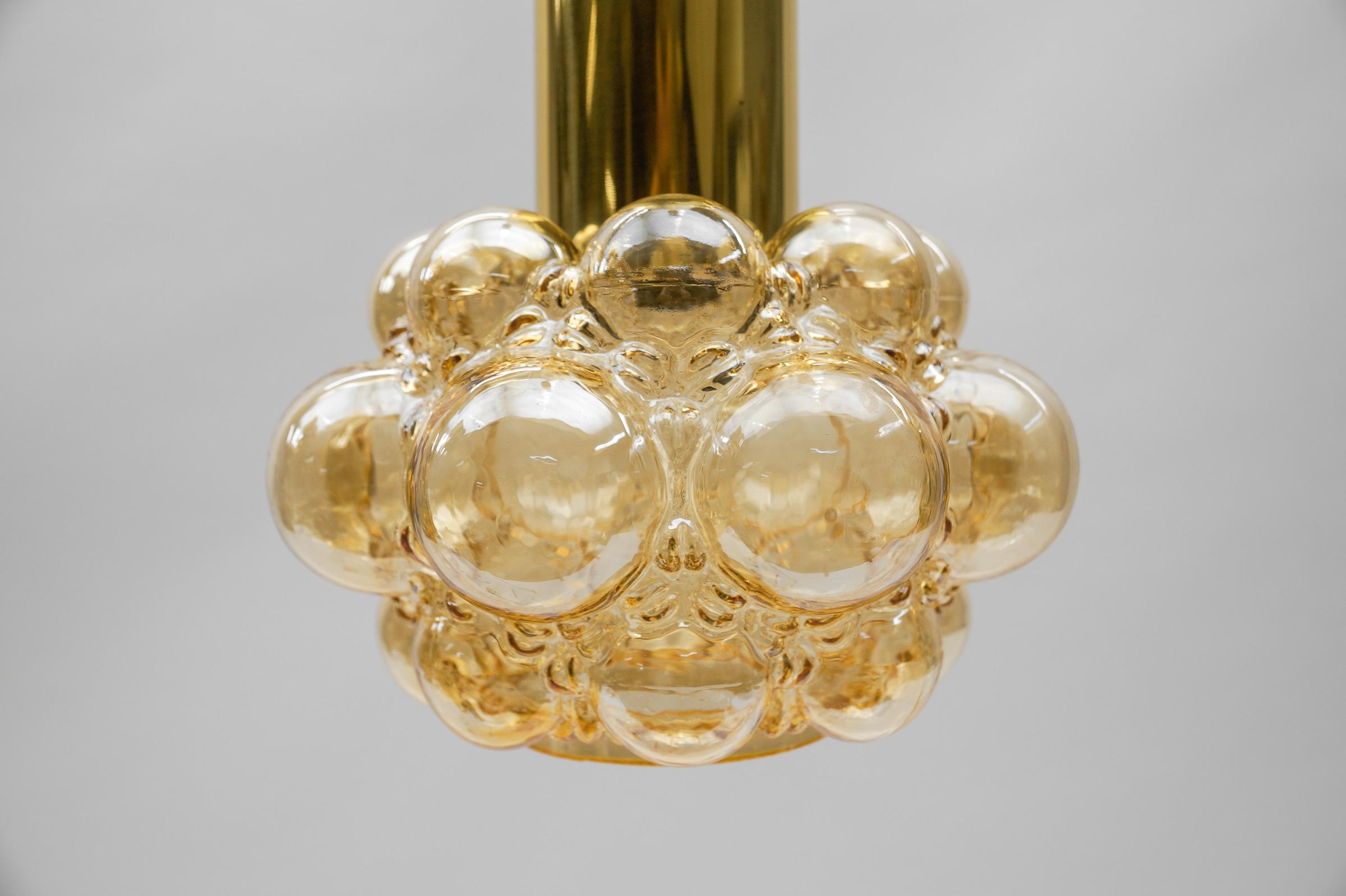 Joli plafonnier en verre bullé ambré d'Helena Tynell pour Limburg, Allemagne 196 en vente 3