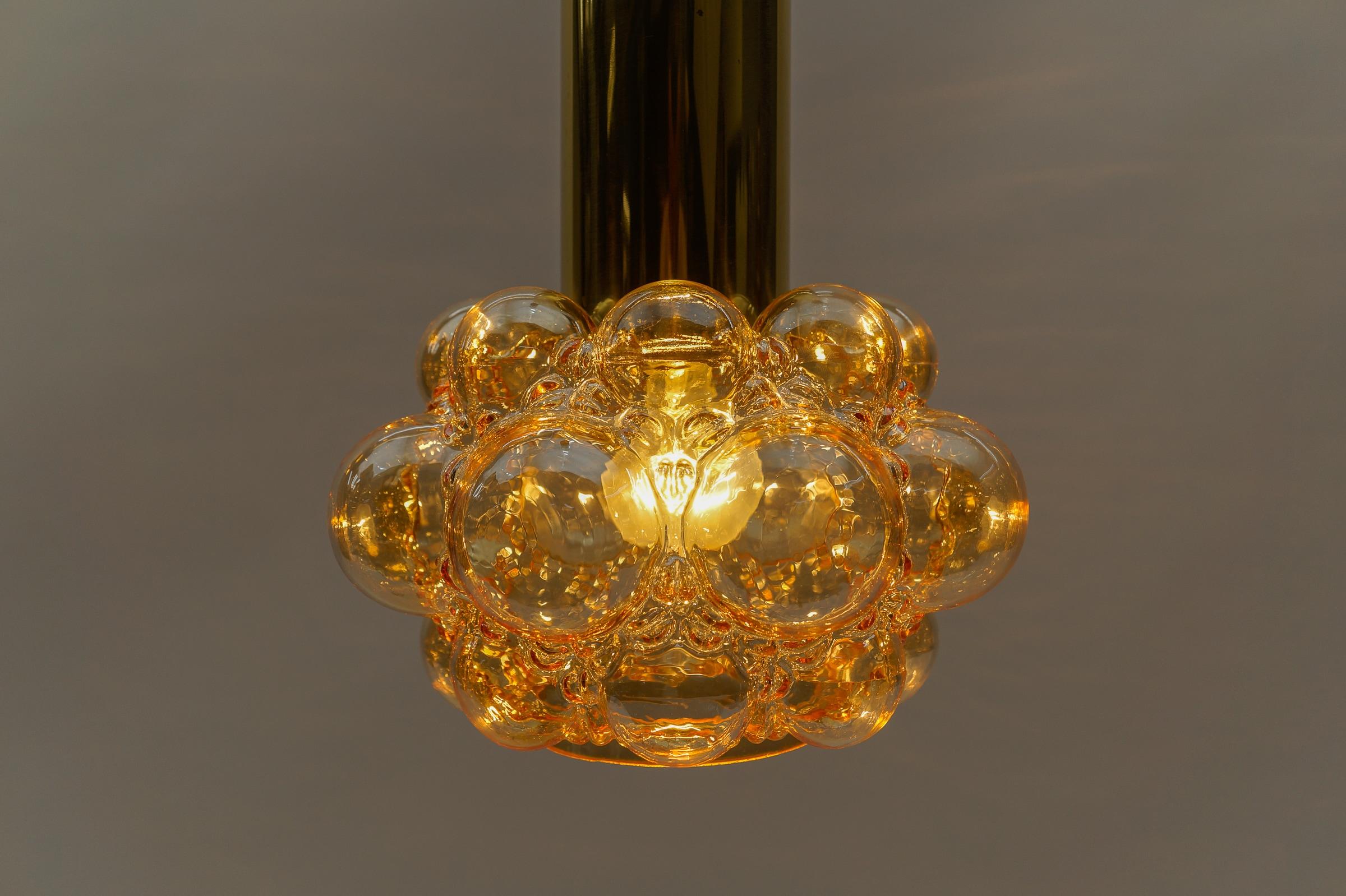 Joli plafonnier en verre bullé ambré d'Helena Tynell pour Limburg, Allemagne 196 en vente 1