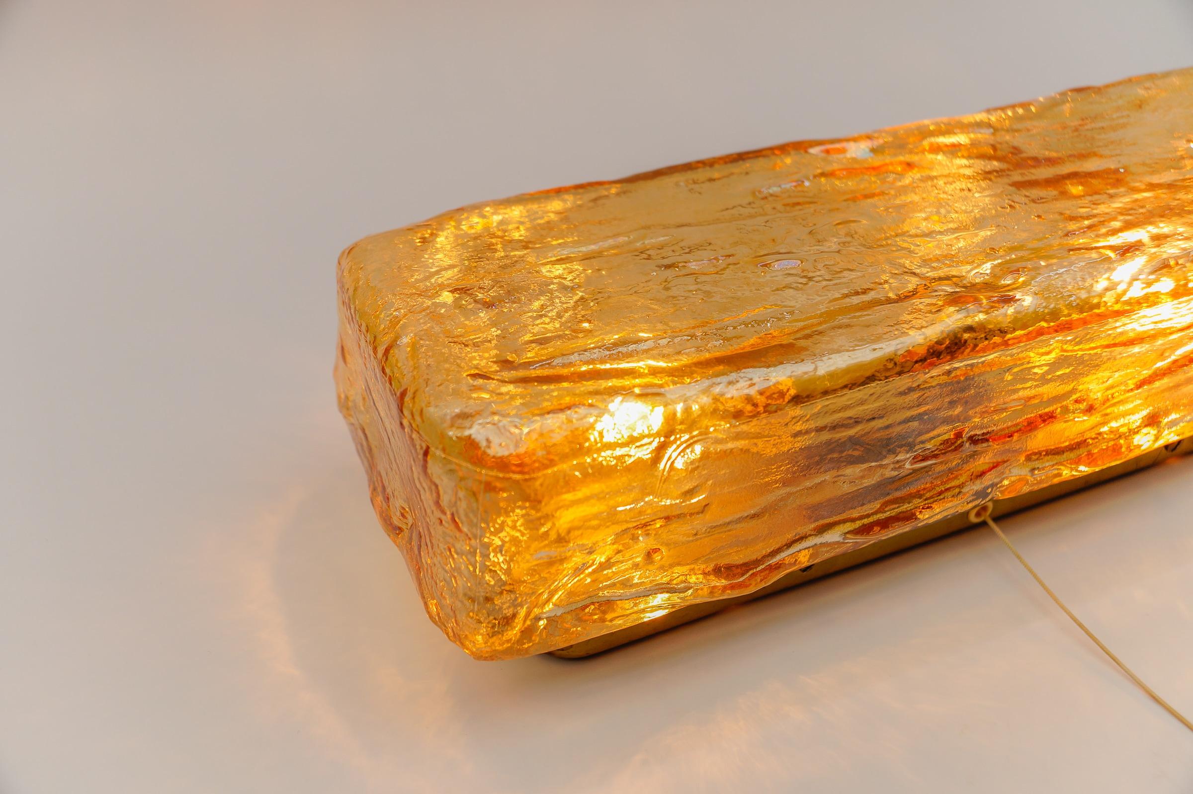 Preciosa lámpara de pared o aplique de cristal ámbar, años 60 en venta 5