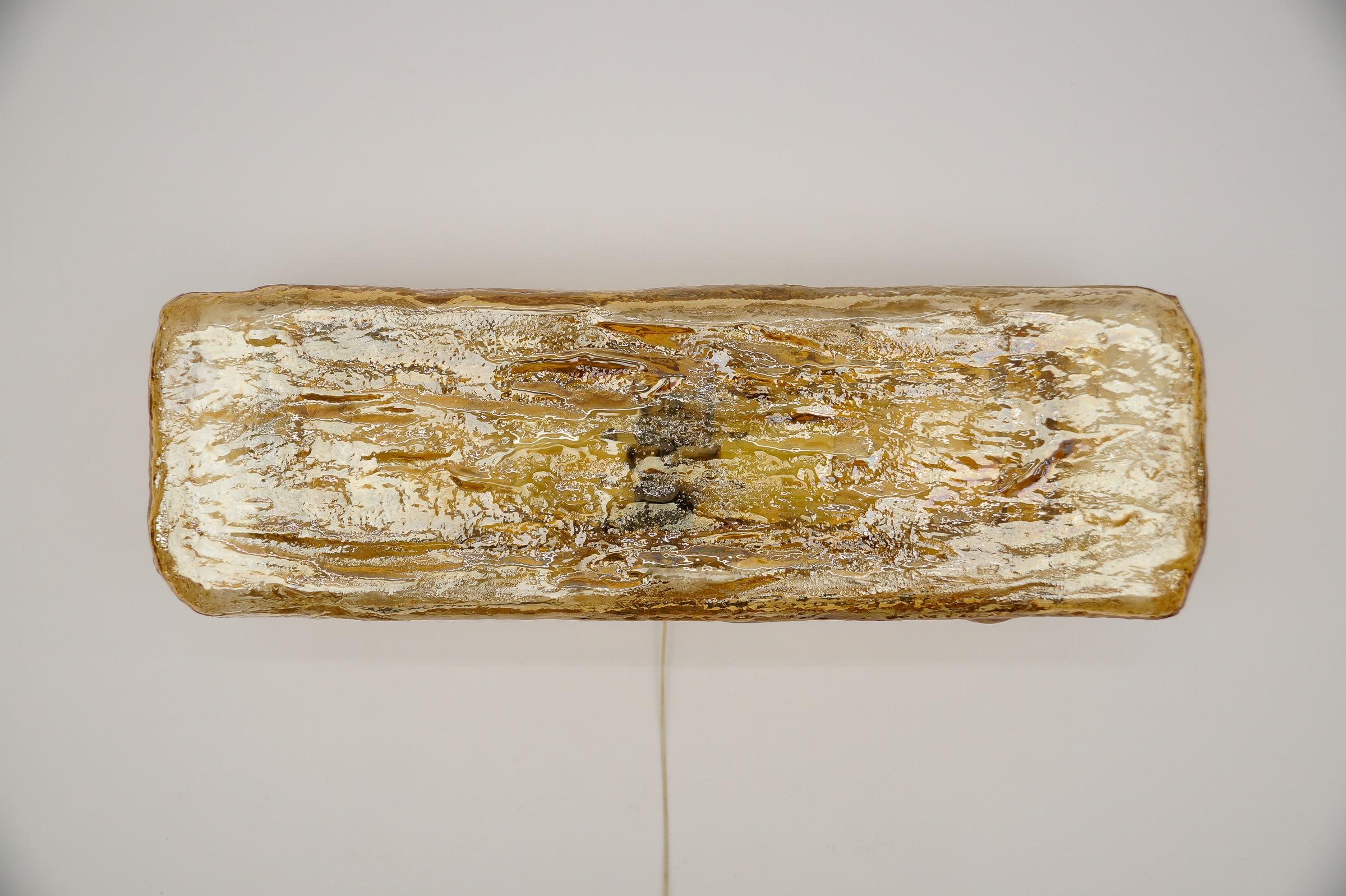 Preciosa lámpara de pared o aplique de cristal ámbar, años 60 en venta 2