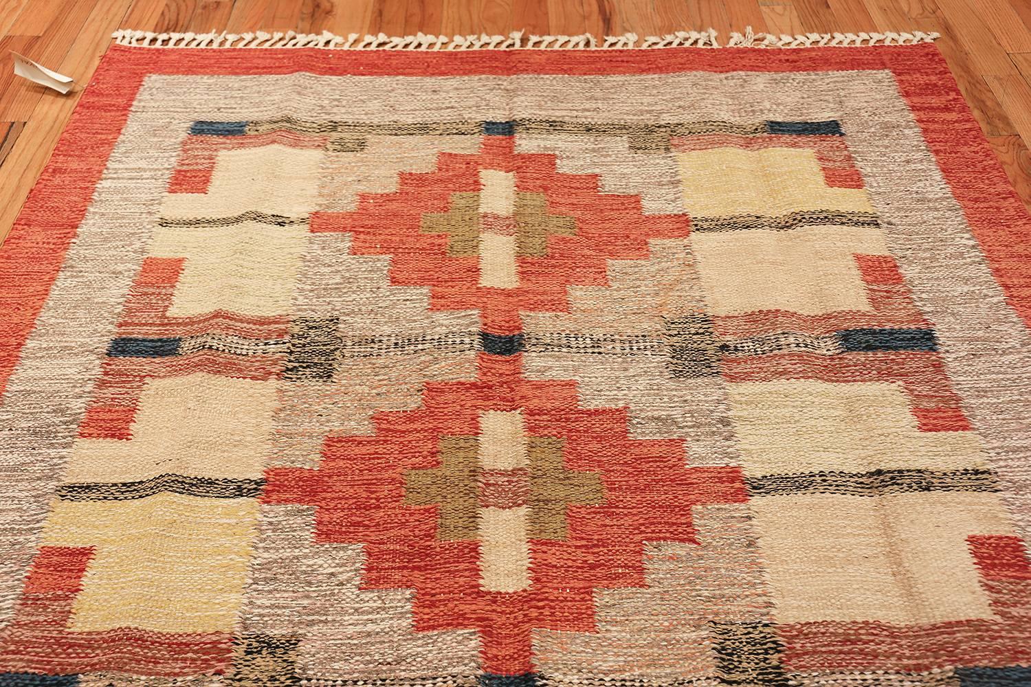 Vintage Scandinavian Swedish Kilim, Country of Origin: Sweden, Circa Date: Mid 20th Century. Size: 6 ft x 9 ft 9 in (1.83 m x 2.97 m)

Simple, blocked shapes set the tone throughout this attractive kilim, keeping with the elegantly understated