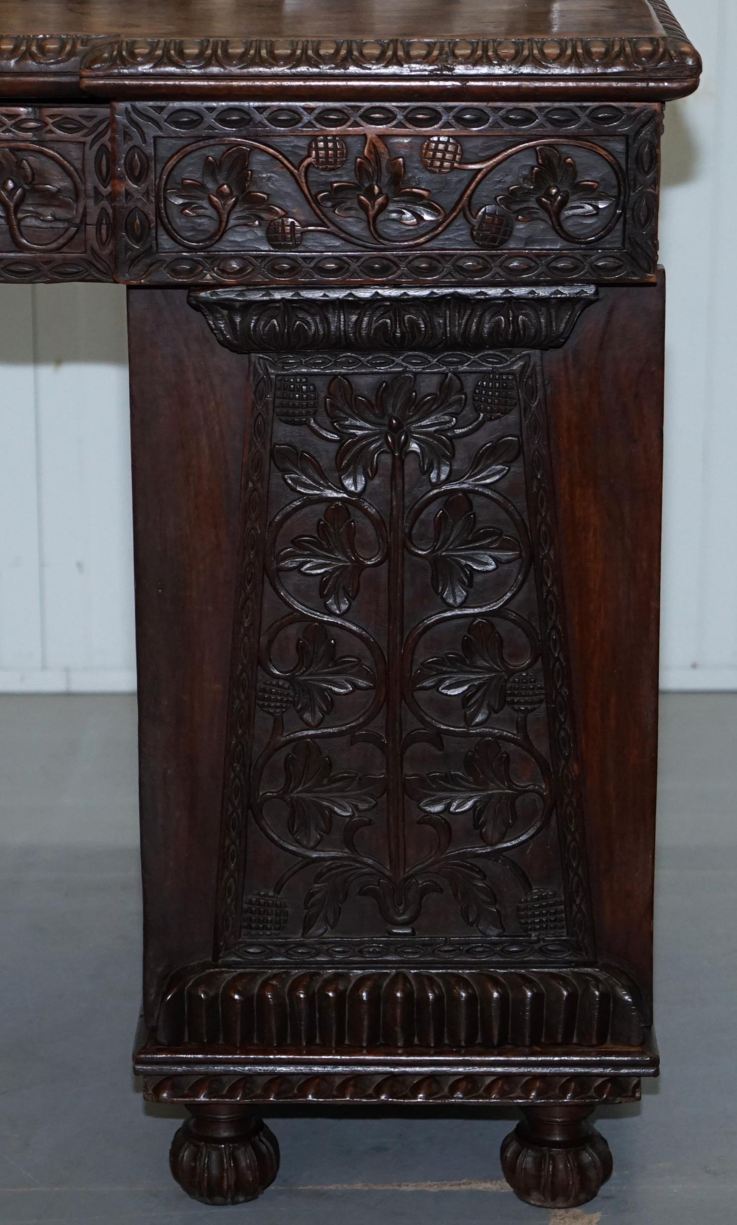 Schönes handgeschnitztes anglo-Burmese Sideboard des 19. Jahrhunderts mit Schubladen und Schränken im Angebot 5