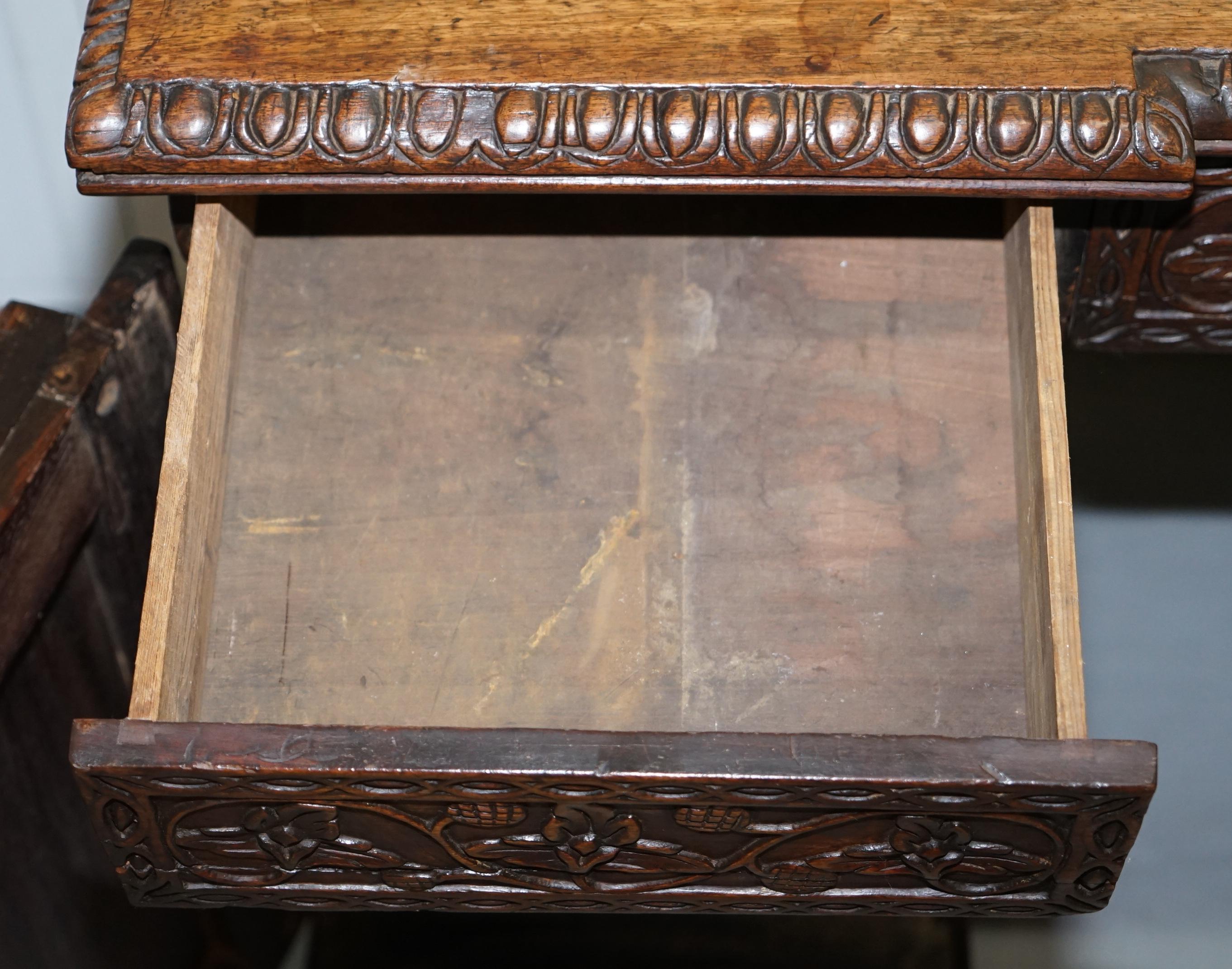Schönes handgeschnitztes anglo-Burmese Sideboard des 19. Jahrhunderts mit Schubladen und Schränken im Angebot 13
