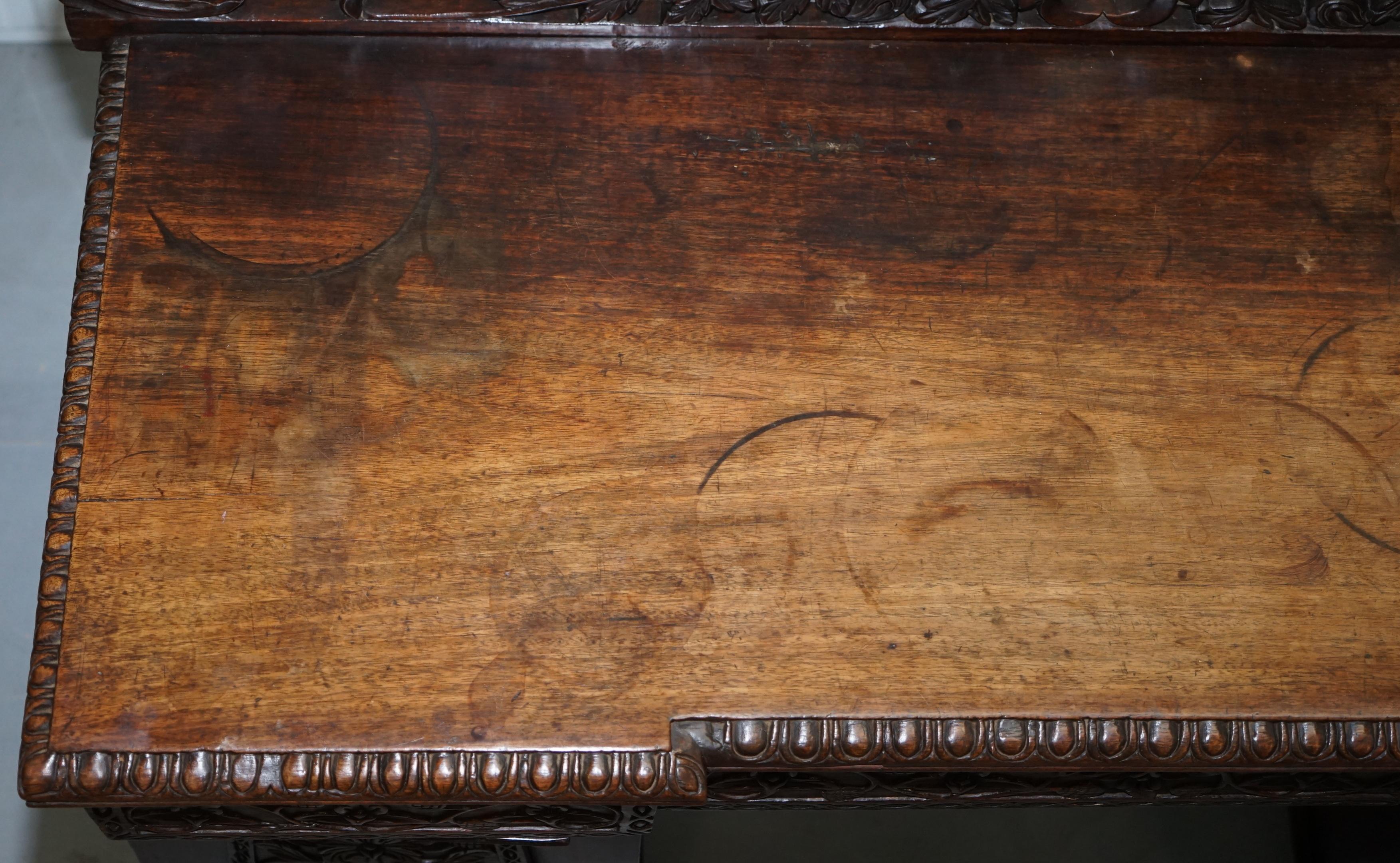 Schönes handgeschnitztes anglo-Burmese Sideboard des 19. Jahrhunderts mit Schubladen und Schränken im Angebot 2