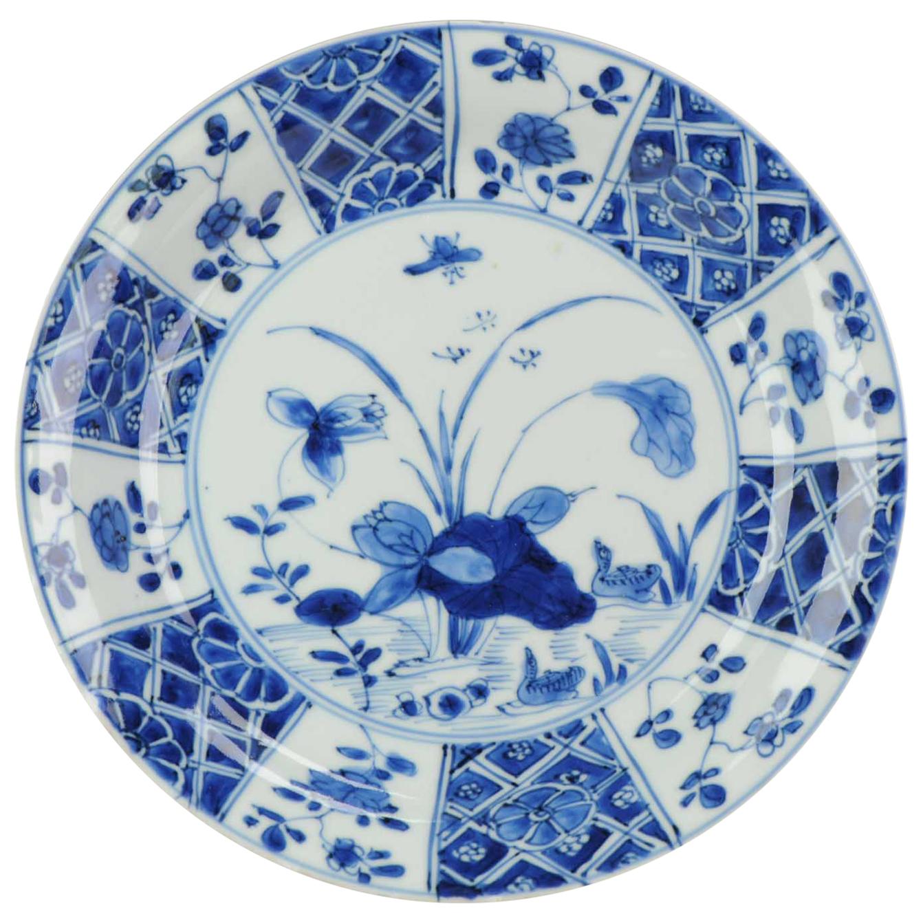 Ravissant plat ancien bleu et blanc Lotus Ducks Qing en porcelaine chinoise Ch