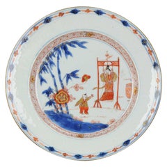 Ravissant plat Imari ancien en porcelaine chinoise Qing représentant une femme sur un Kangxi pivotant