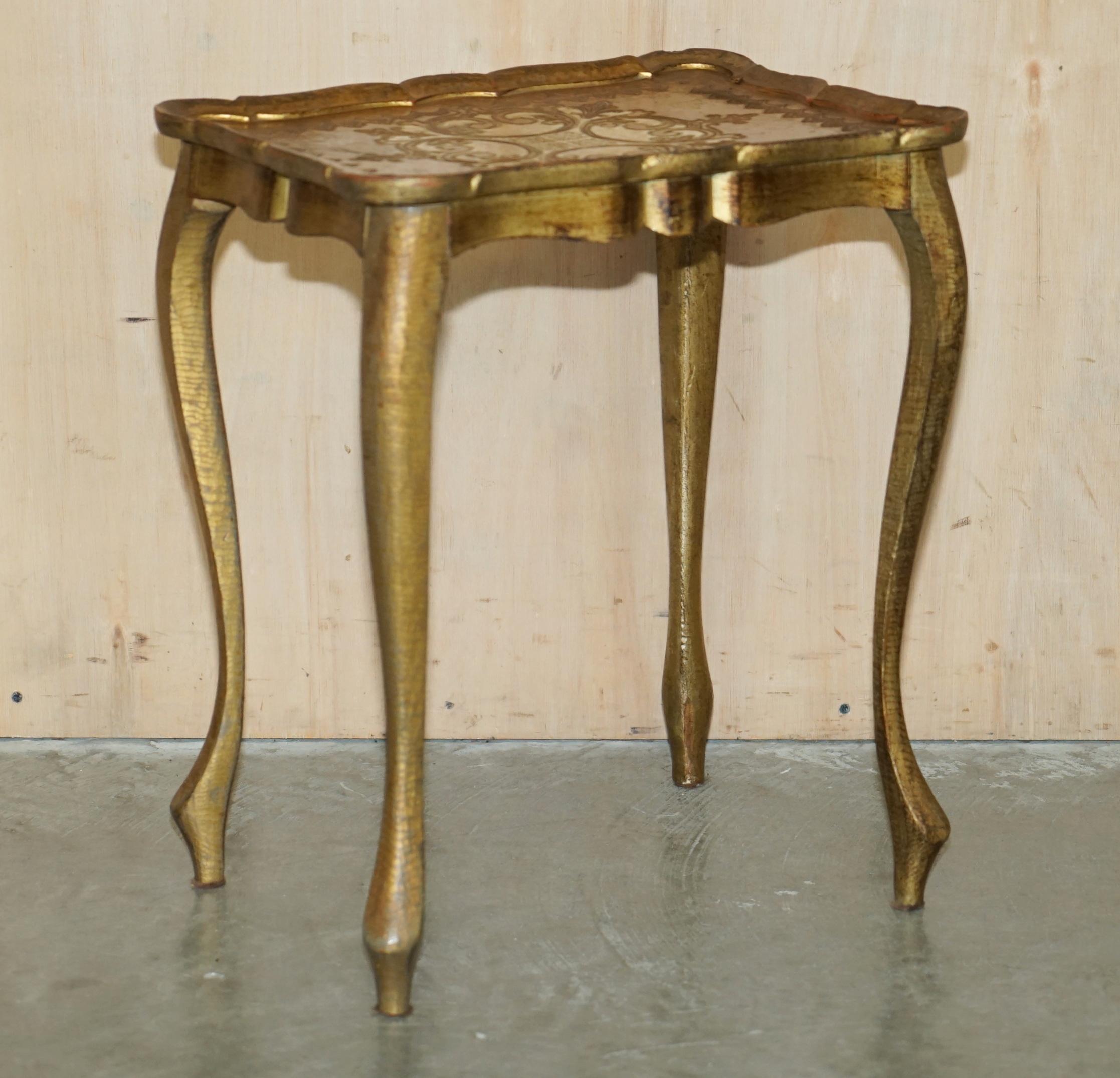 LOVELY ANTiQUE 1930 FLORENTINE VENETIAN HAND PAINTED & GILT NEST OF THREE TABLES For Sale 8