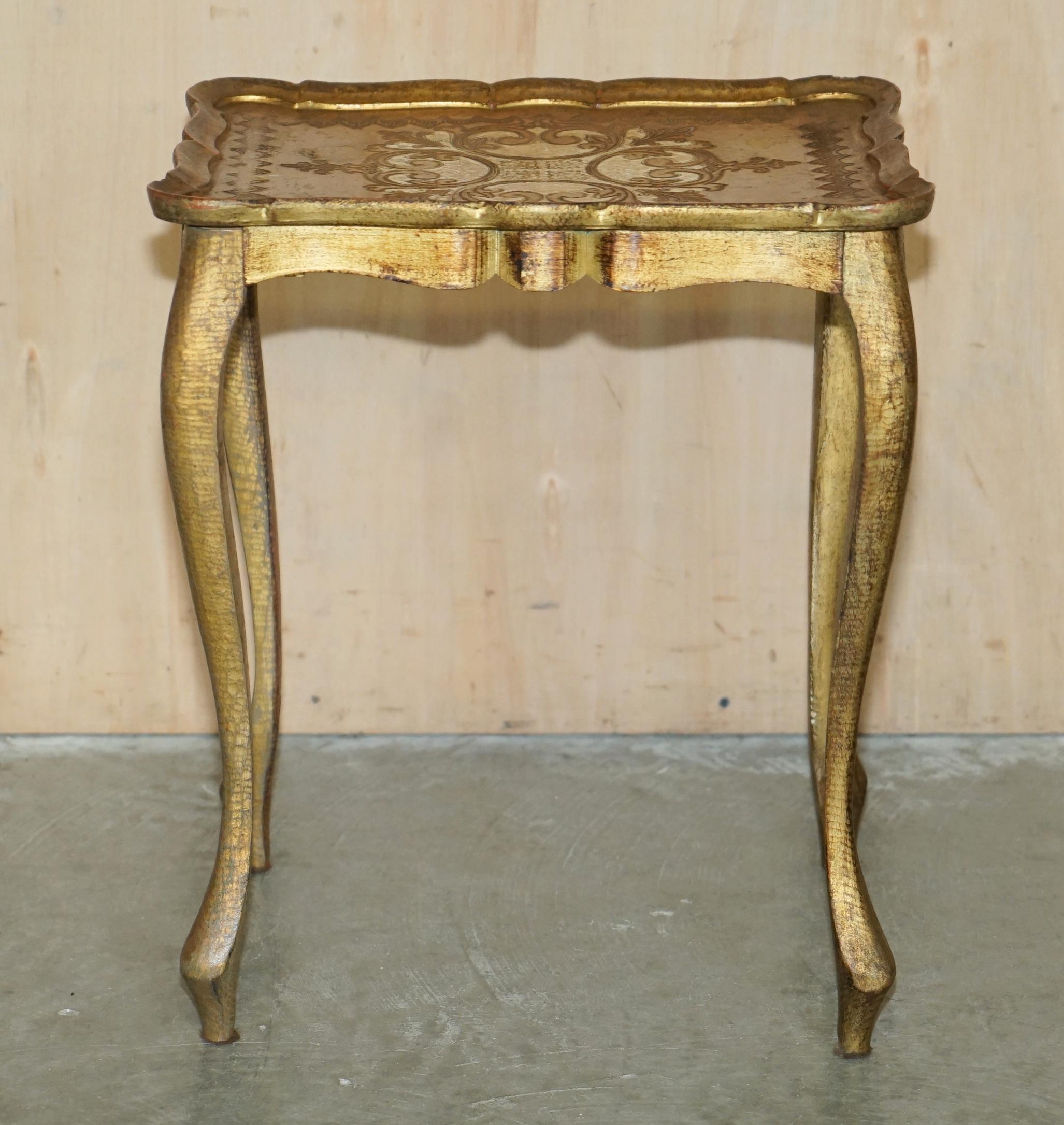 LOVELY ANTiQUE 1930 FLORENTINE VENETIAN HAND PAINTED & GILT NEST OF THREE TABLES For Sale 9