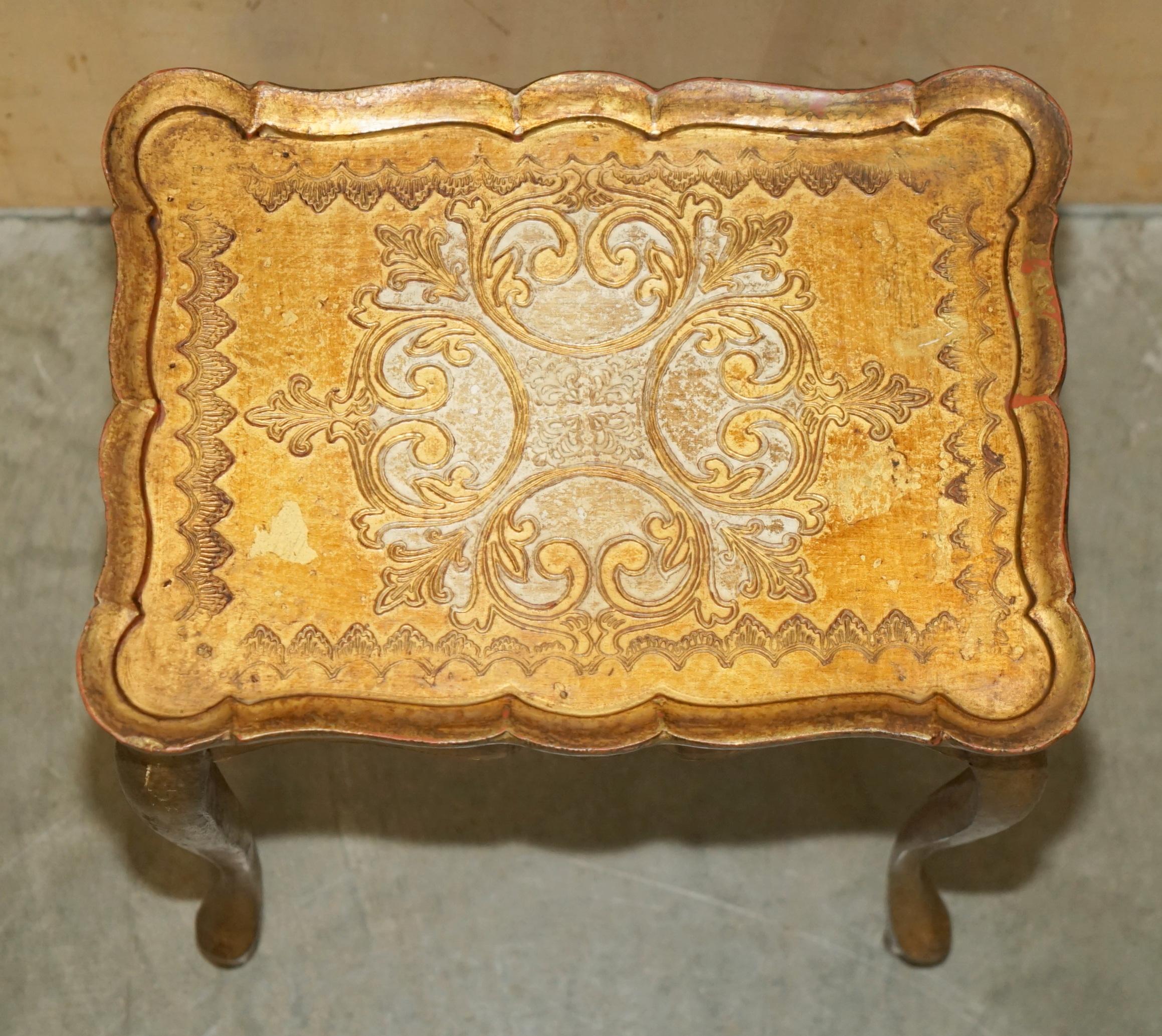 LOVELY ANTiQUE 1930 FLORENTINE VENETIAN HAND PAINTED & GILT NEST OF THREE TABLES For Sale 11