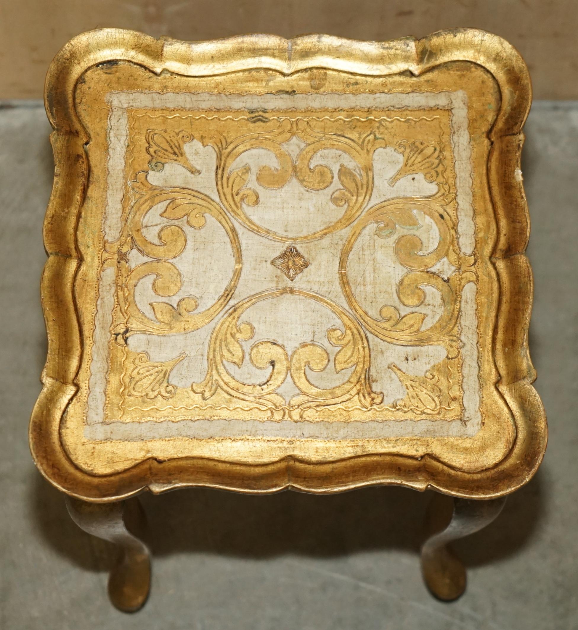 LOVELY ANTiQUE 1930 FLORENTINE VENETIAN HAND PAINTED & GILT NEST OF THREE TABLES For Sale 14