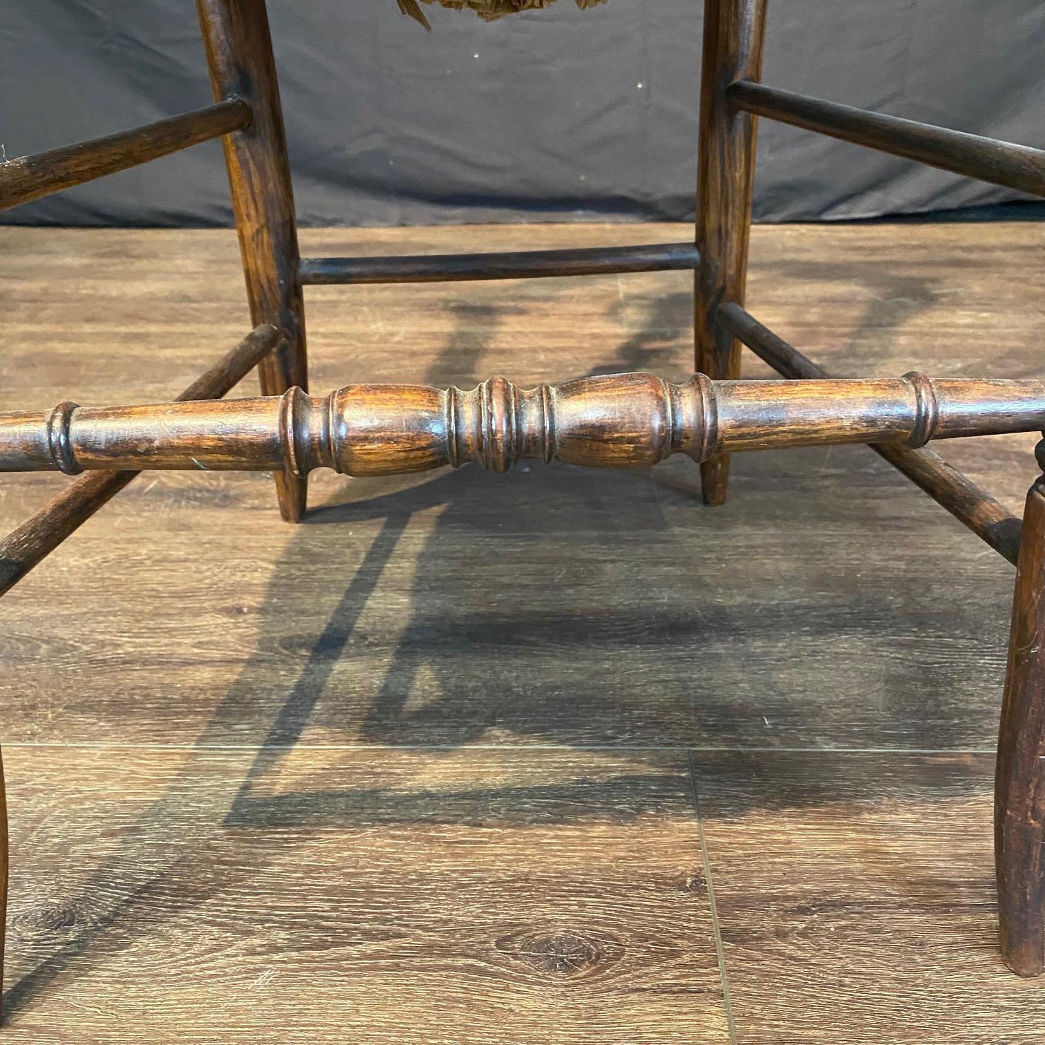 Legno Graziosa sedia americana antica in legno intagliato in vendita