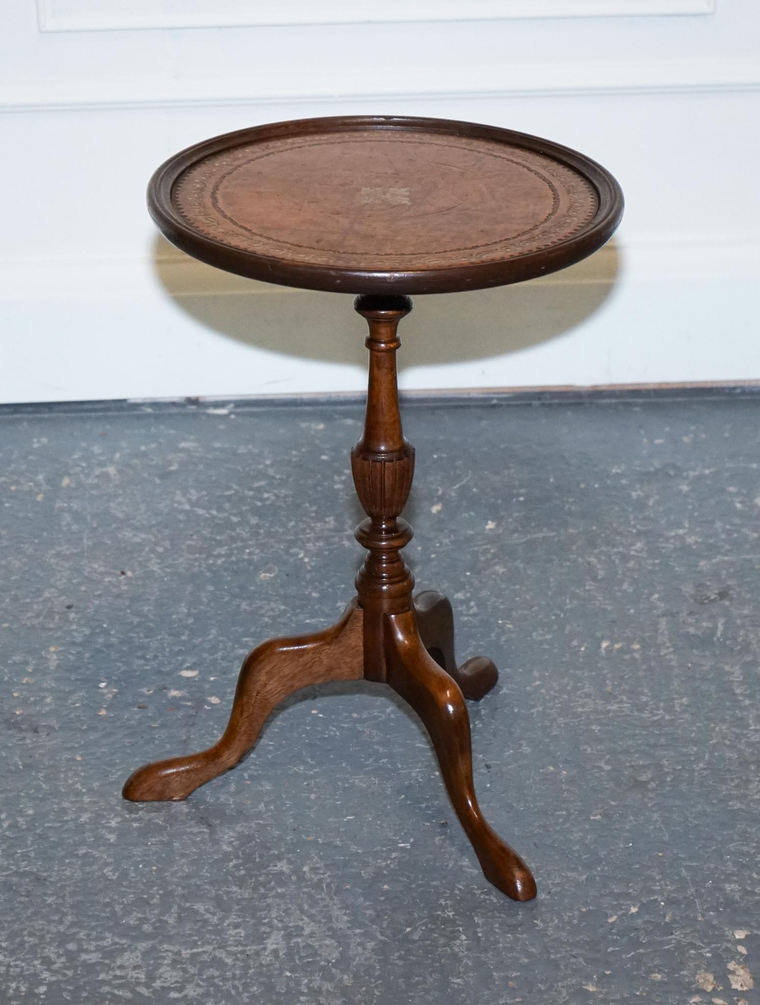 
We are delighted to offer for sale this Lovely Antique Victorian Brown Leather Top Tripod Side End Lamp Table.

A lovely antique brown hardwood side end plant table with a brown leather top exudes an air of vintage charm and timeless elegance. This