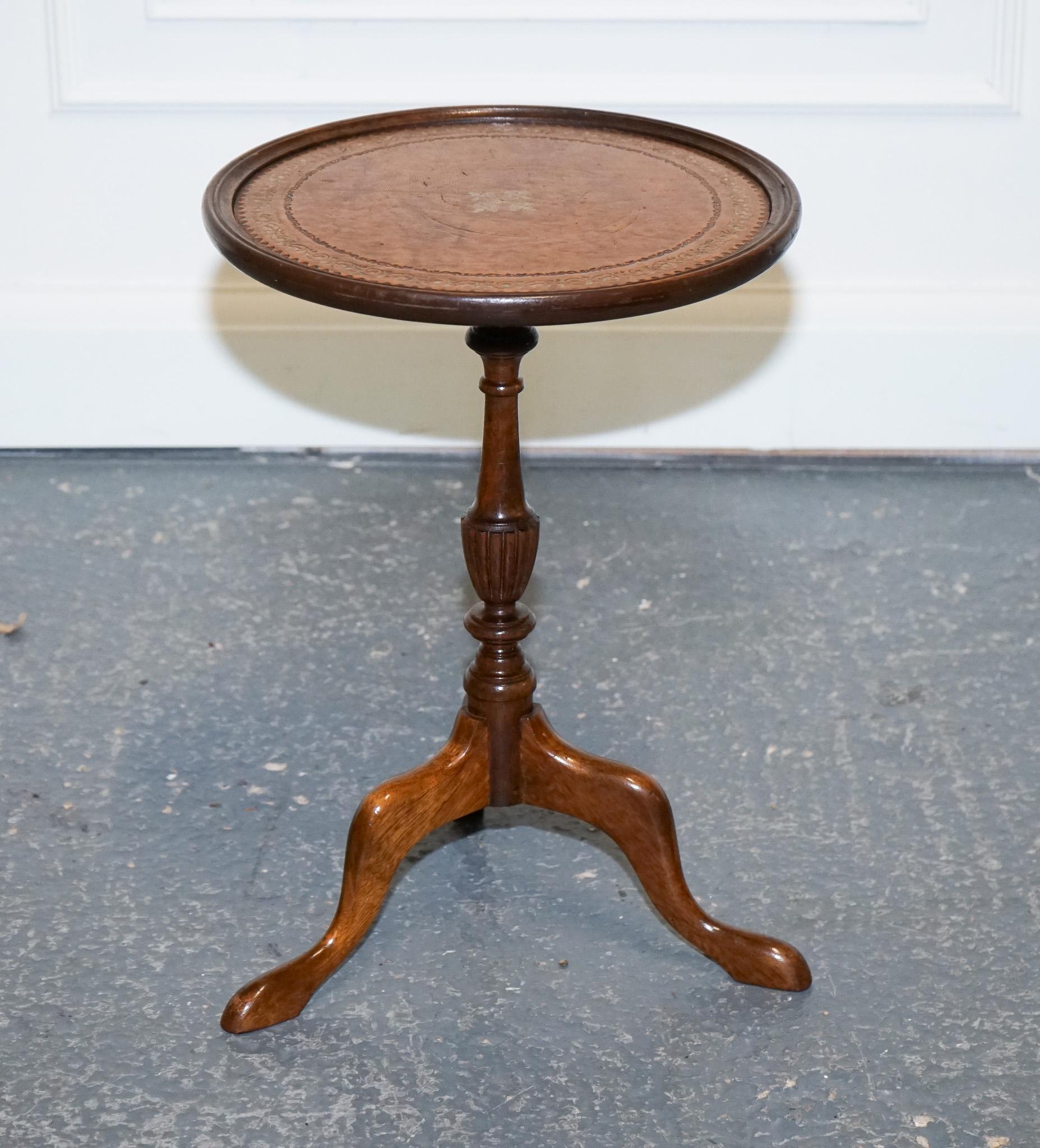 LOVELY ANTIQUE BROWN HARDWOOD BROWN LEATHER TOP SiDE END PLANT TABLE  In Good Condition For Sale In Pulborough, GB