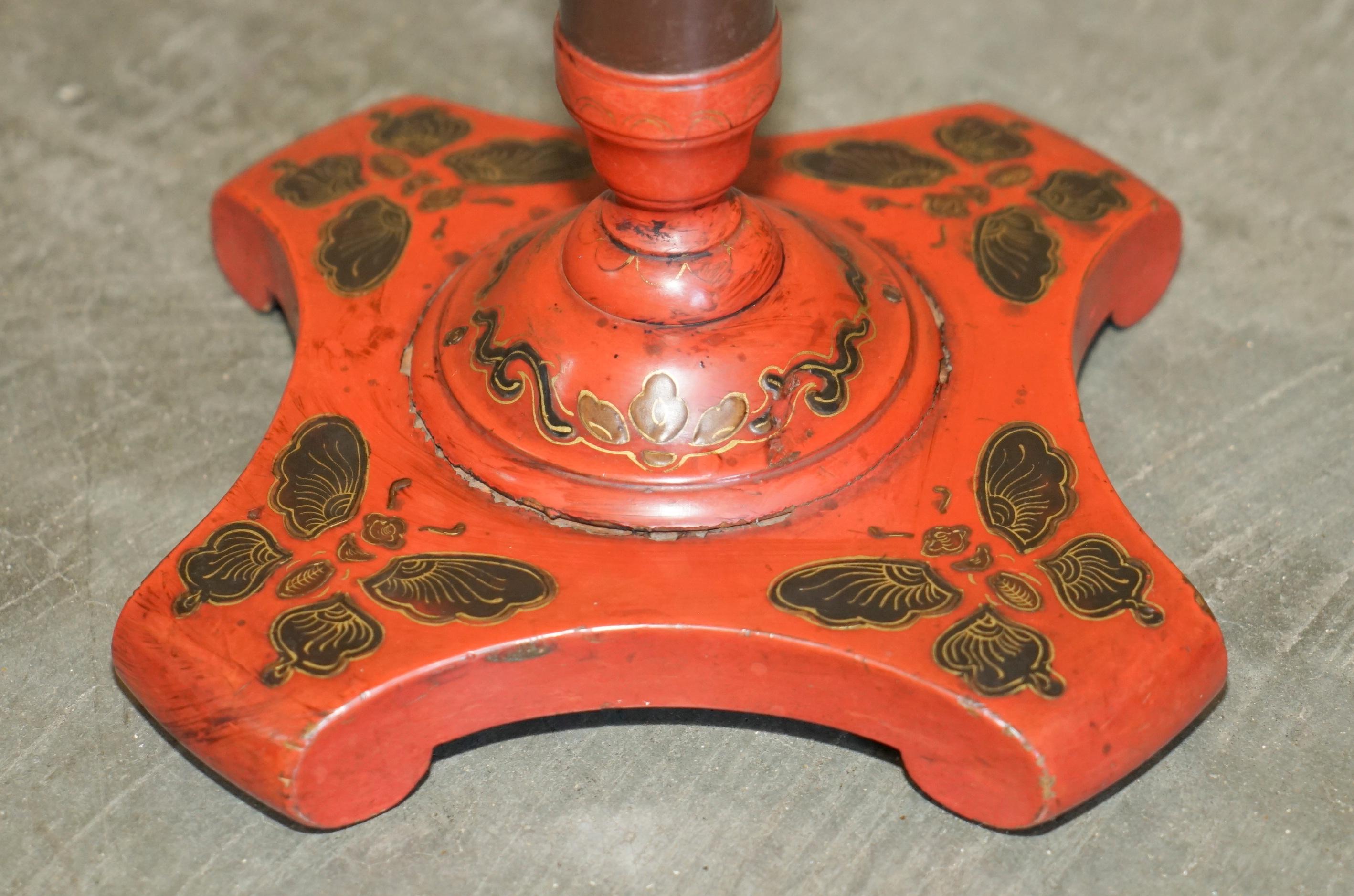 LOVELY ANTiQUE CHINESE CHINOISERIE LACQUERED & HAND PAINTED SIDE LAMP WINE TABLE For Sale 2