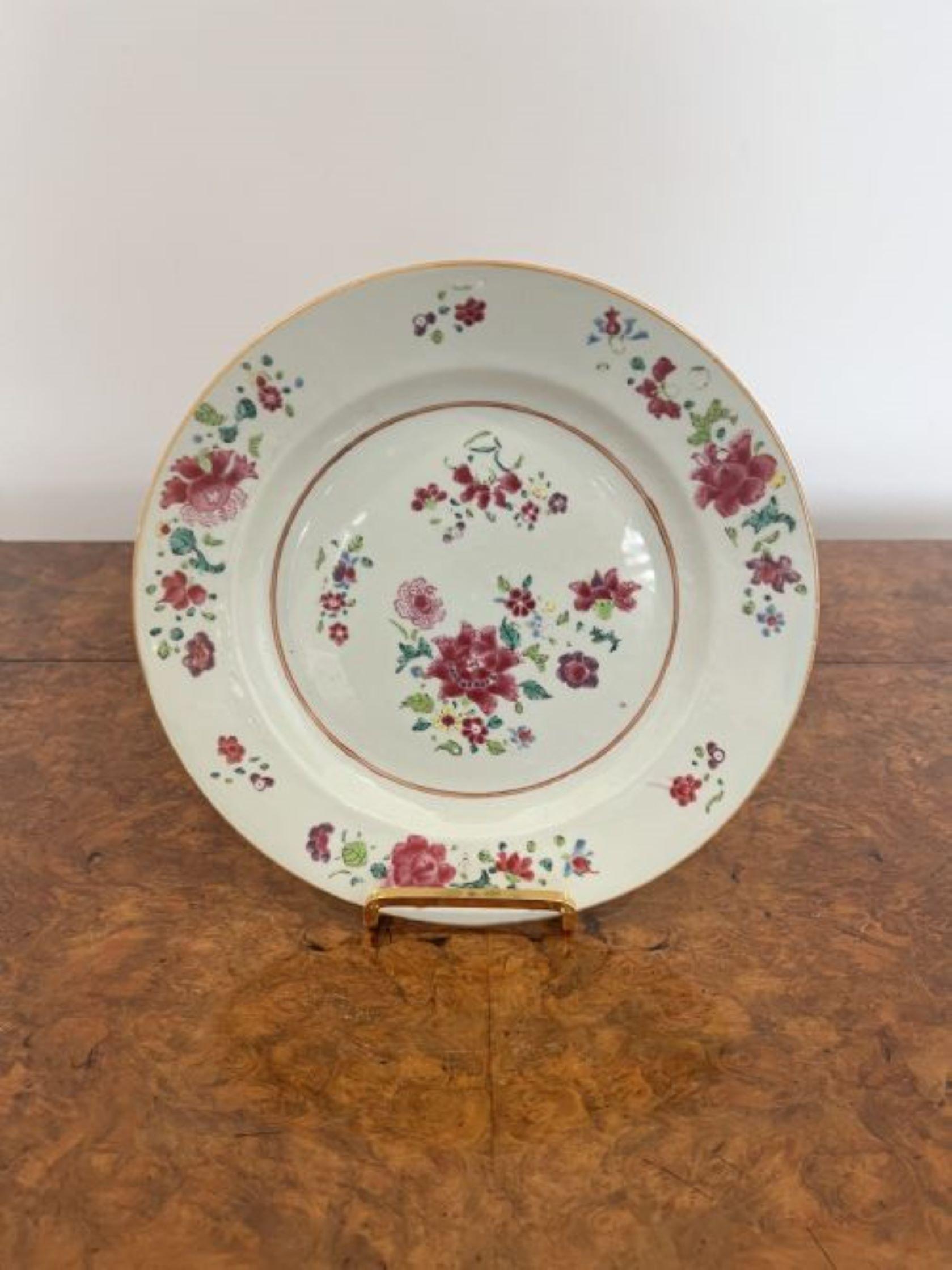 Lovely antique Chinese Famille Rose porcelain plate  In Good Condition For Sale In Ipswich, GB