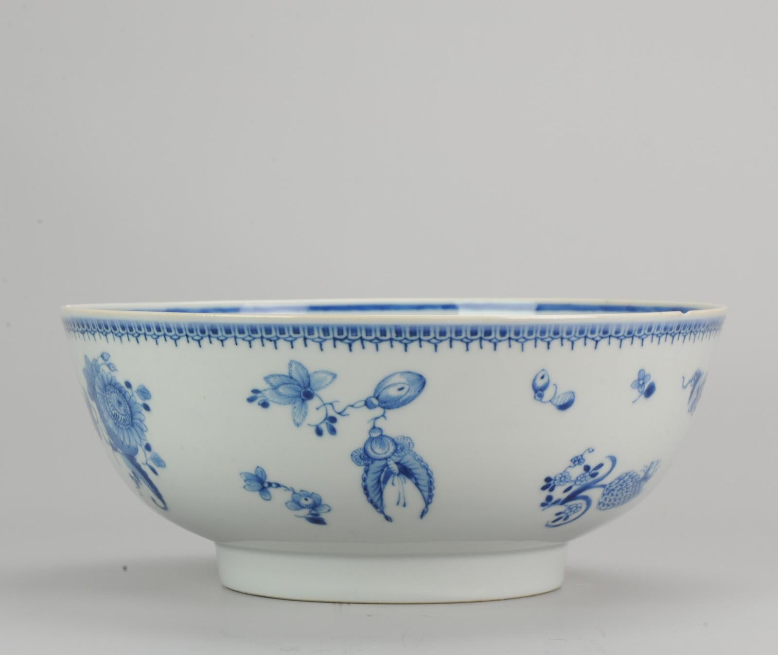 Lovely Antique Chinese Qianlong Period Blue & White Punch Bowl Qing Dynasty In Excellent Condition In Amsterdam, Noord Holland