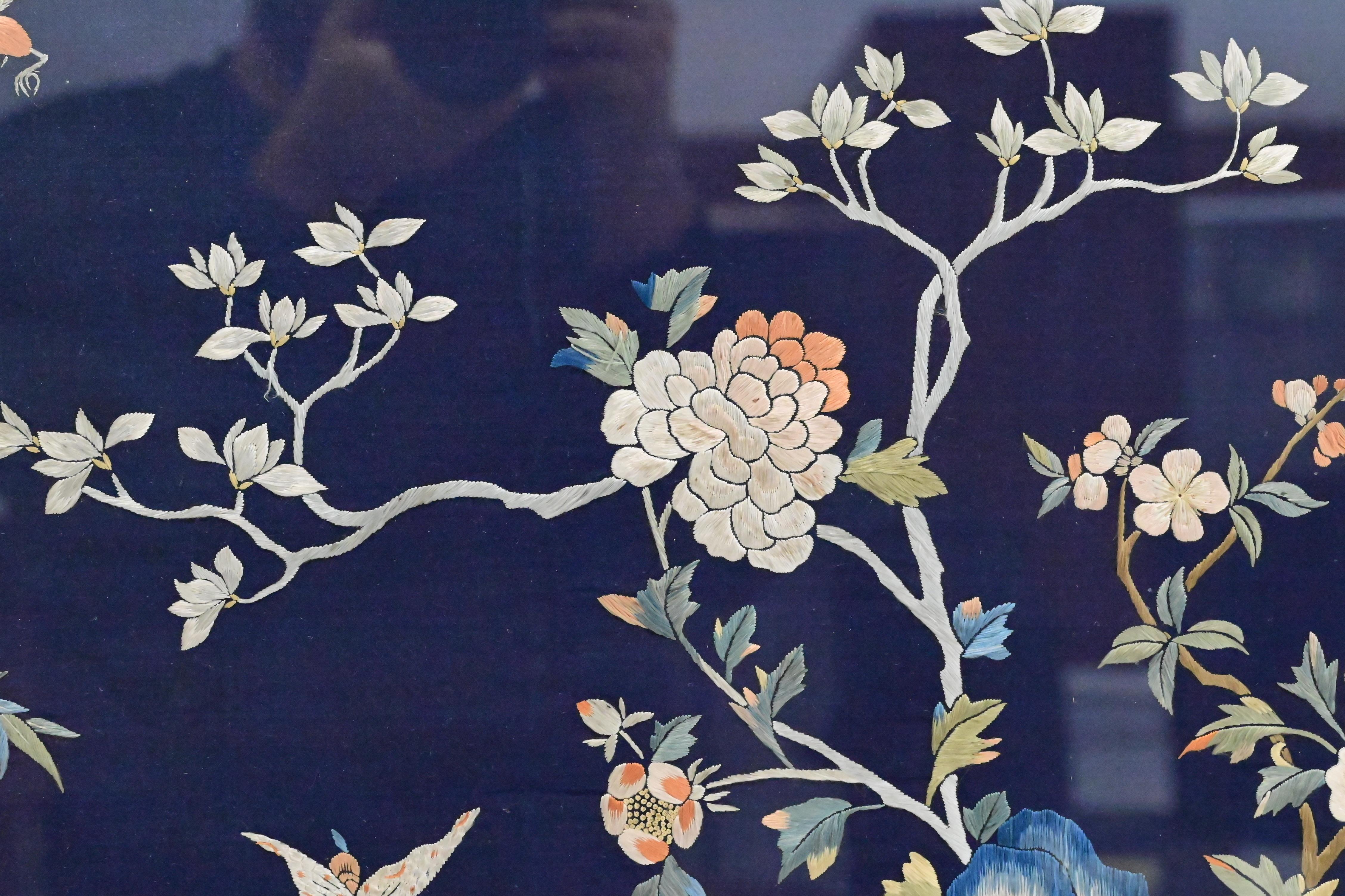 Schöner antiker chinesischer Seidentischbezug aus der Qing-Periode mit komplizierten Details im Angebot 3