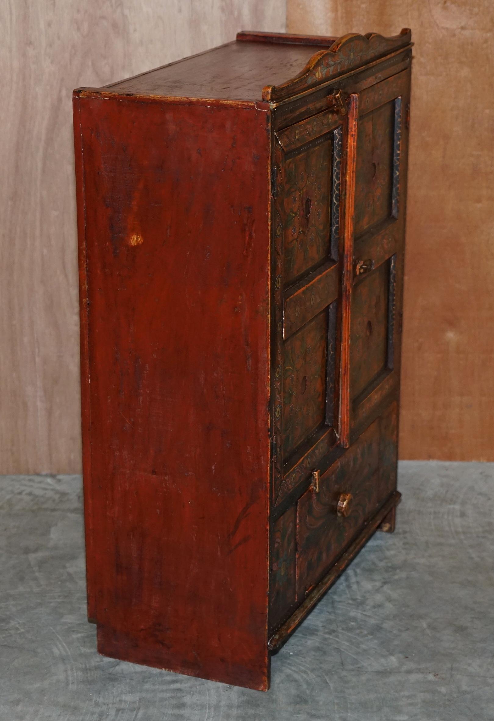 Lovely Antique circa 1860 Hand Painted East Europeon Side Cupboard Cabinet For Sale 4