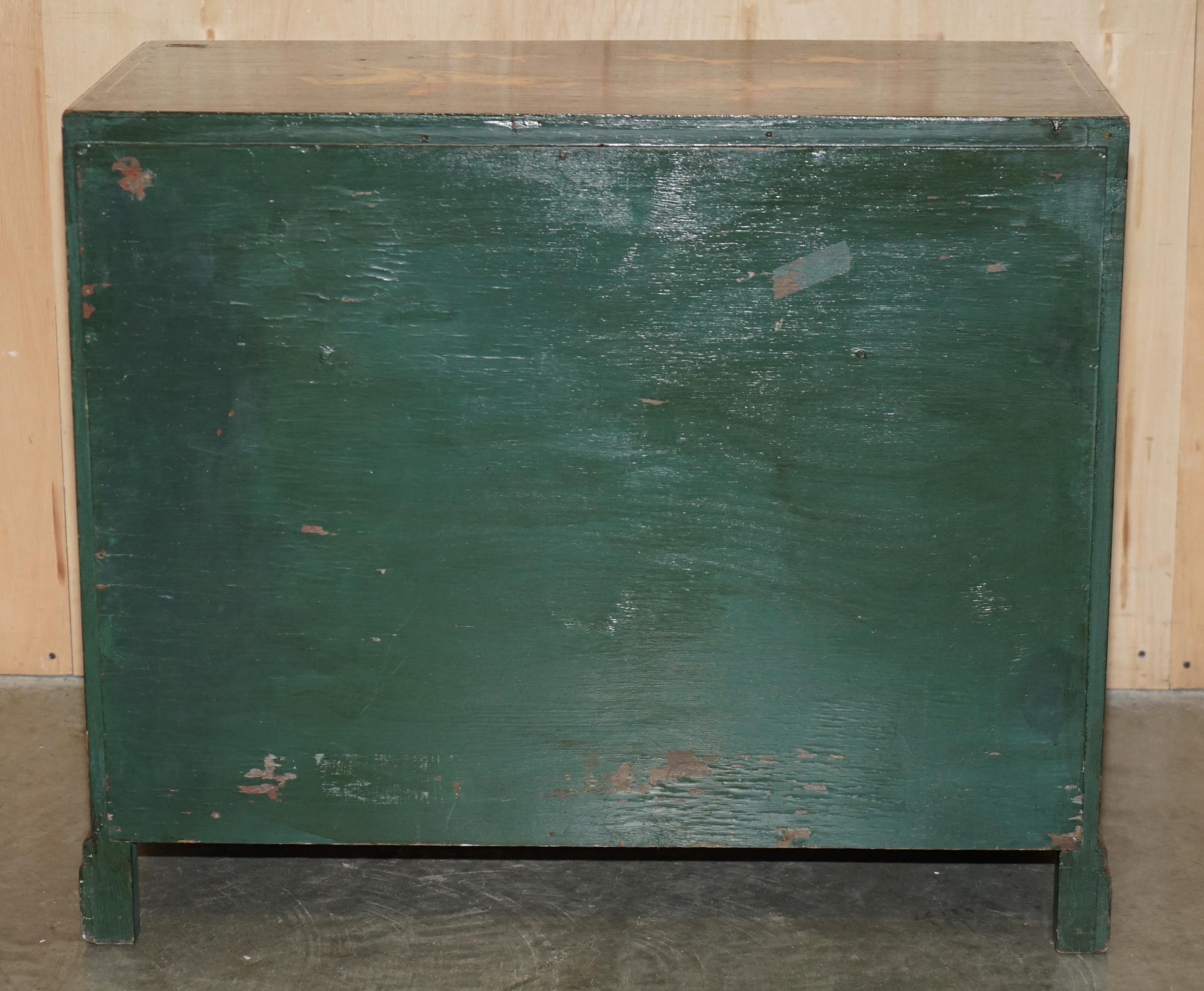 LOVELY ANTiQUE CHEST OF DRAWERS PAINTES EN GREEN DEPICTING HORSE & RIDER CIRCA 1900 en vente 8