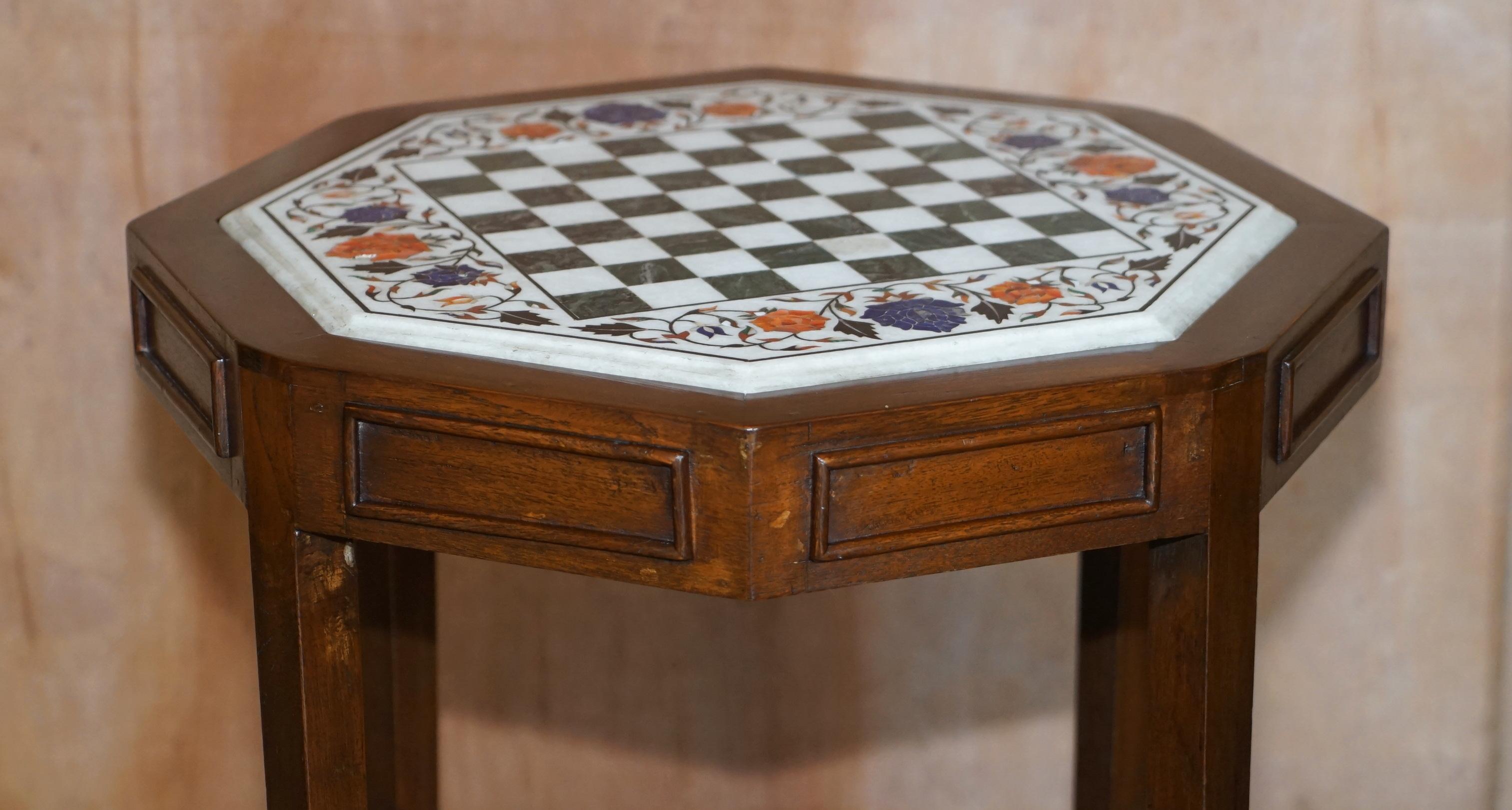 Lovely Antique circa 1900 Hardstone & Marble Inlaid Chess Table Stunning Colours For Sale 2