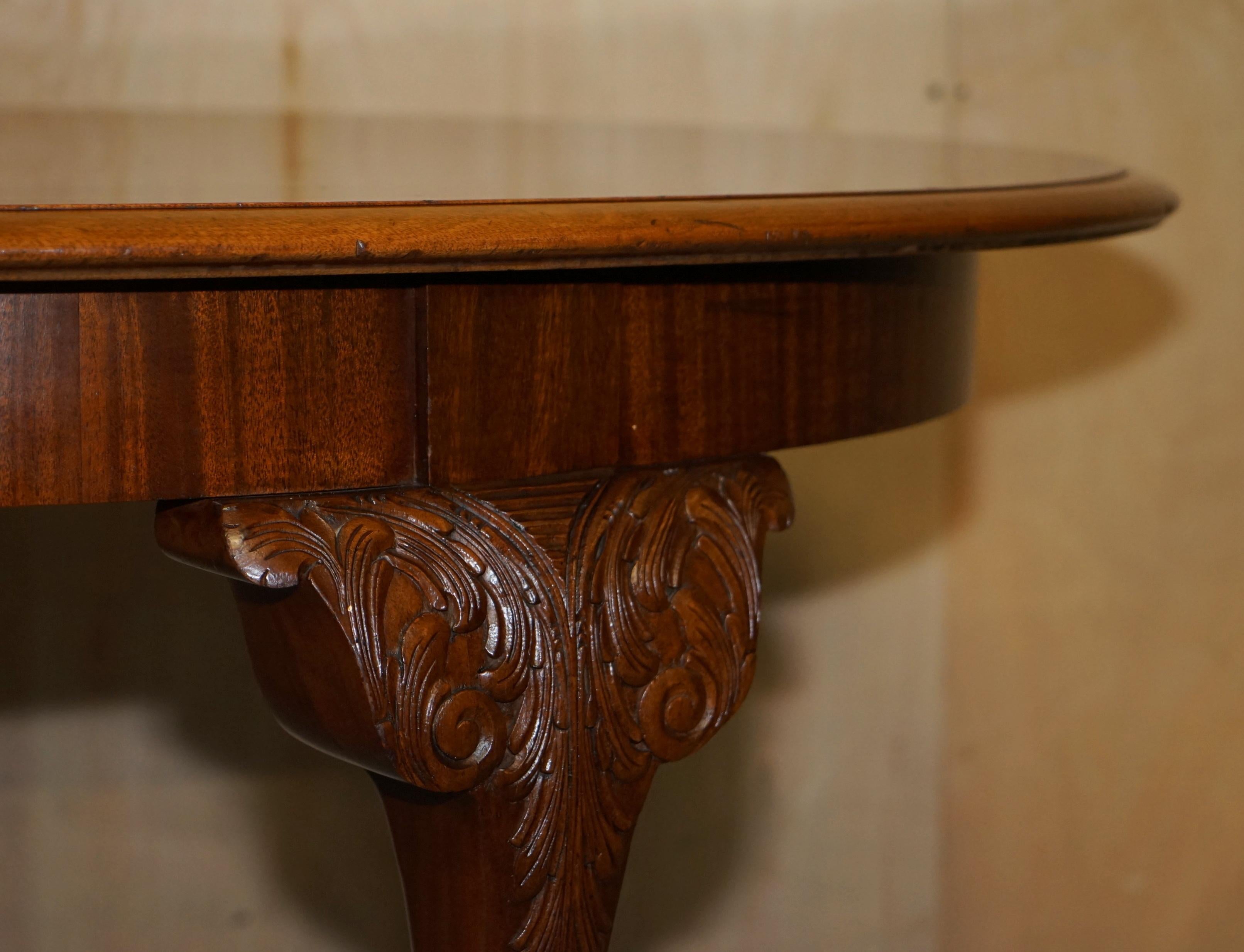 Lovely Antique circa 1920 English Hand Carved Walnut Claw & Ball Dining Table For Sale 4