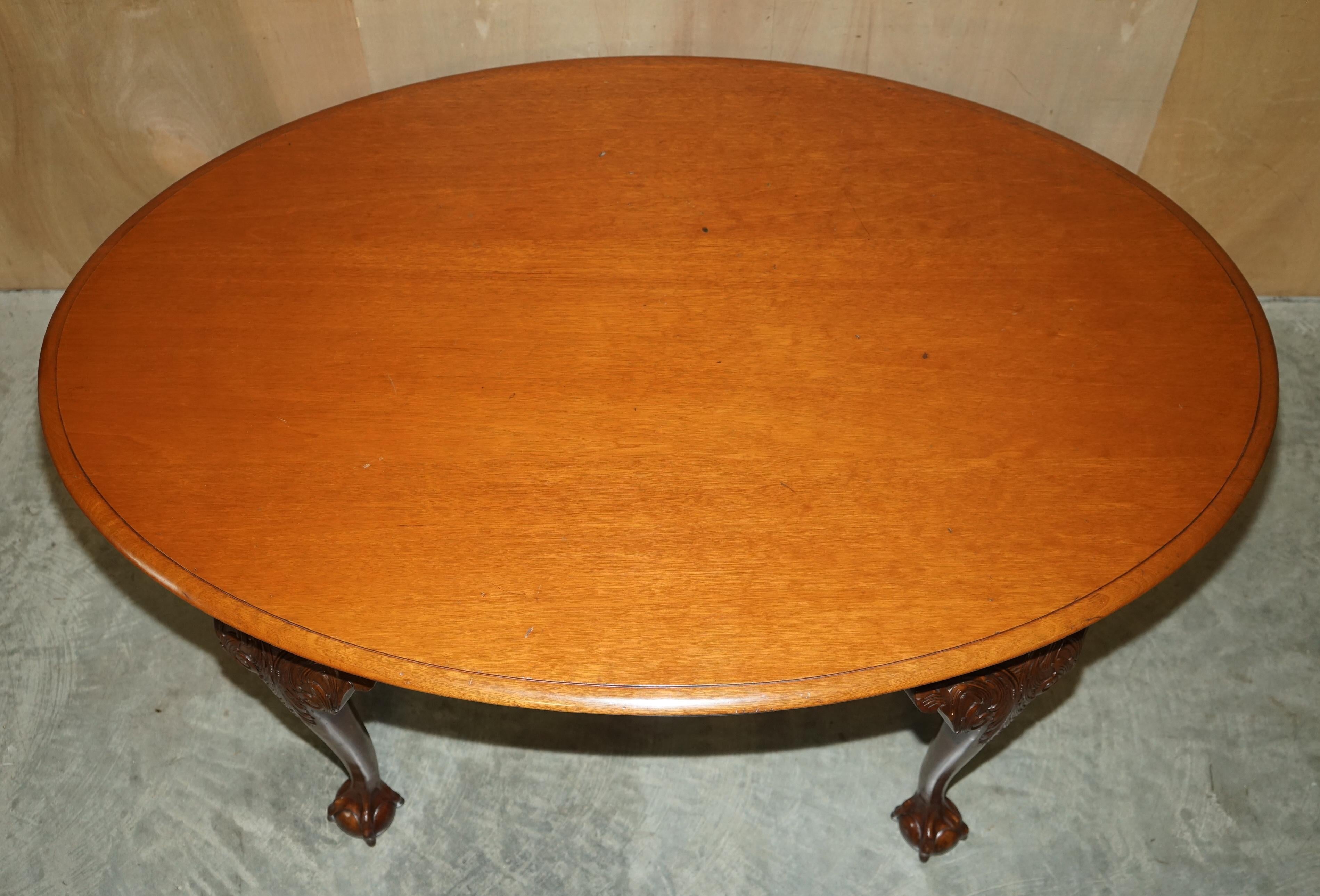 Lovely Antique circa 1920 English Hand Carved Walnut Claw & Ball Dining Table For Sale 6