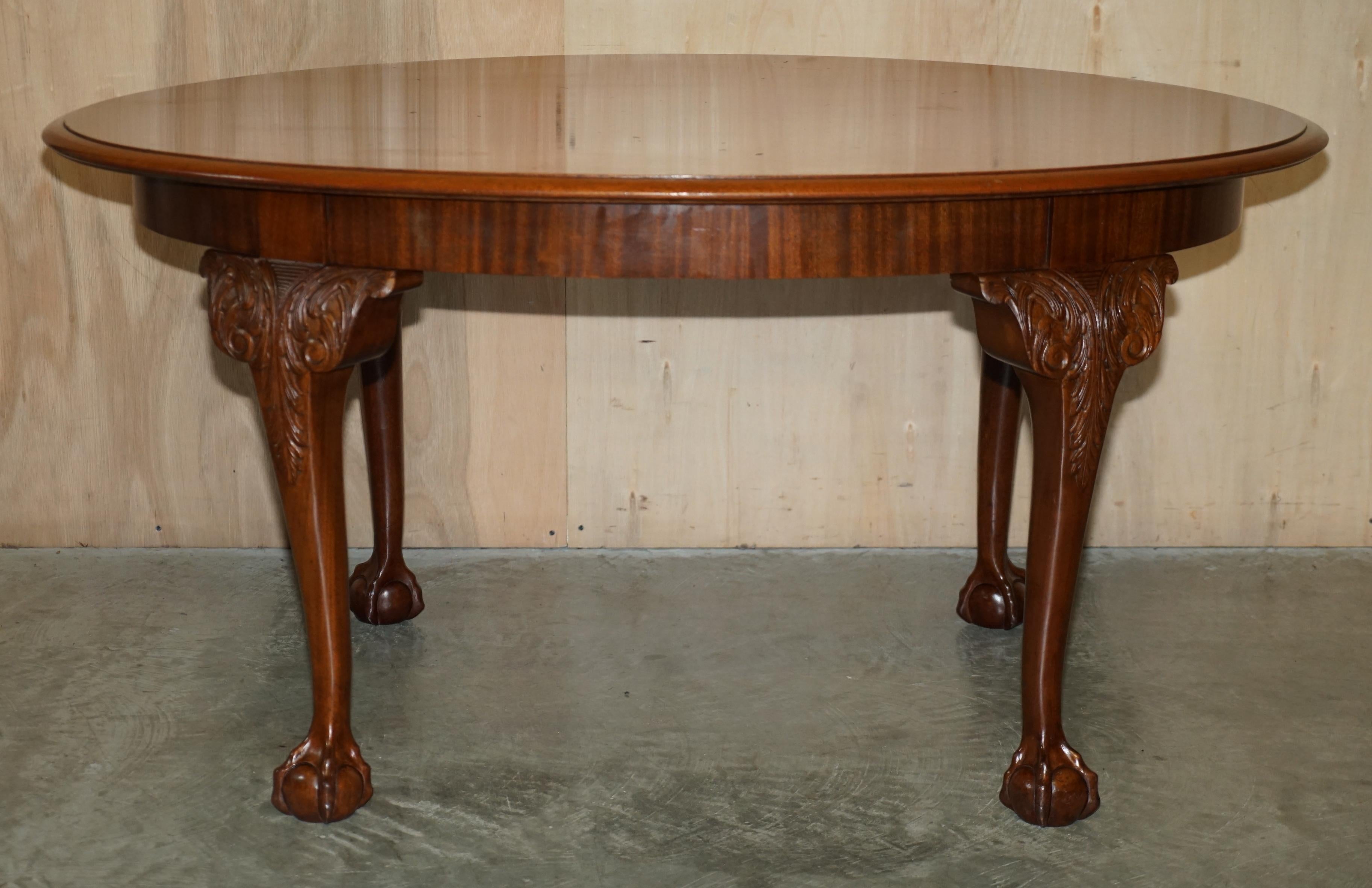 Lovely Antique circa 1920 English Hand Carved Walnut Claw & Ball Dining Table For Sale 10