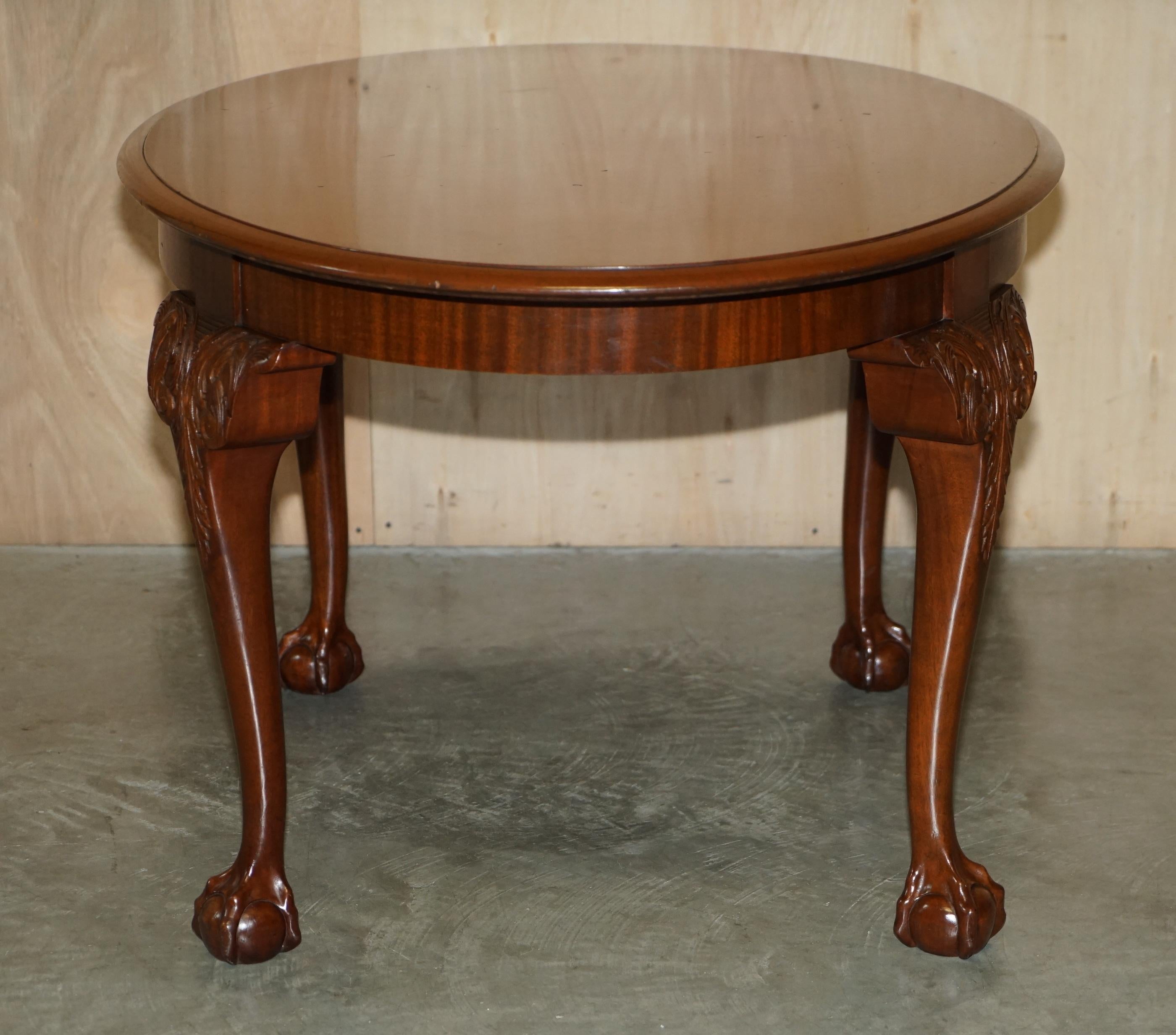 Lovely Antique circa 1920 English Hand Carved Walnut Claw & Ball Dining Table For Sale 11