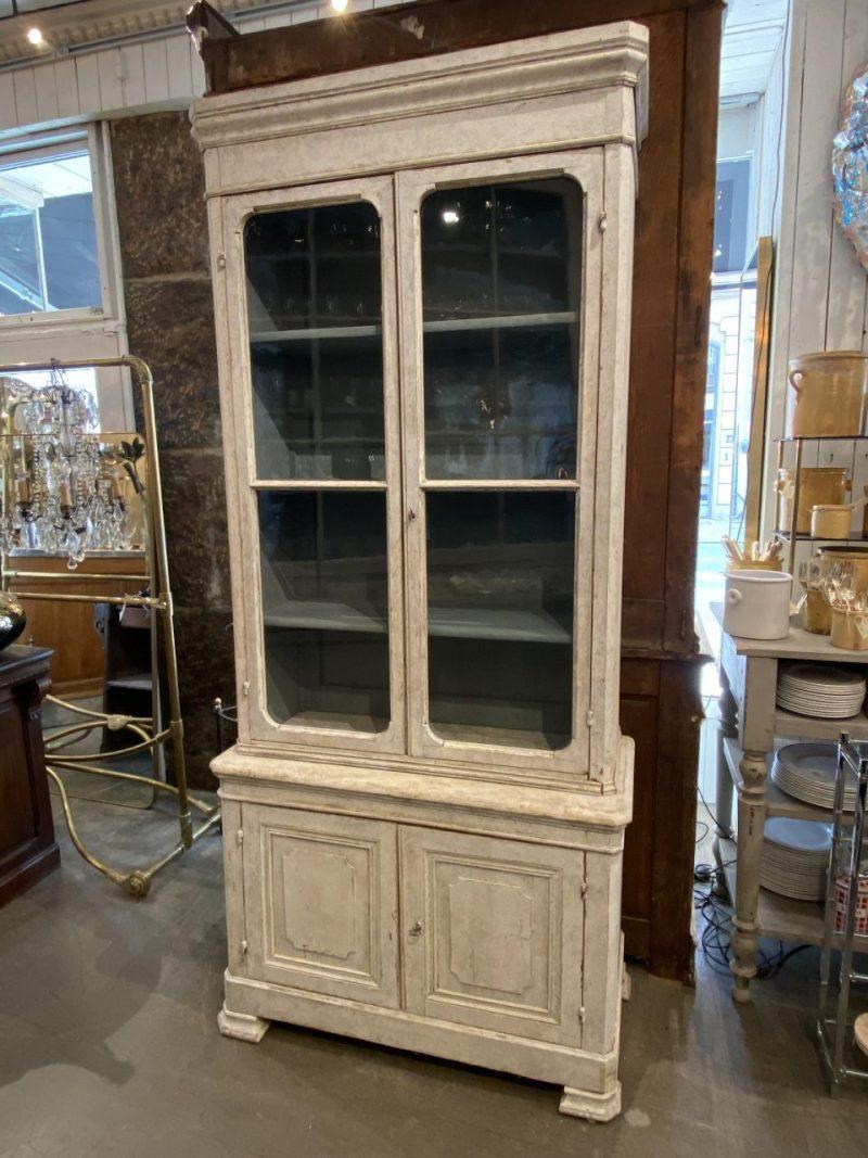 Handsome quality made antique display cabinet, with the best interior for storing crockery/porcelain, glasses and cutlery. The cabinet is from France circa 1900, and was originally used as a bookcase.

The cabinet consists of a display unit at the