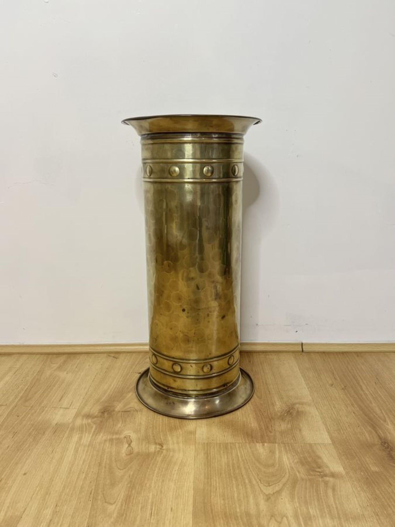 Lovely antique Edwardian brass stick stand having a quality antique Edwardian circular shaped antique brass stick stand.

D. 1900