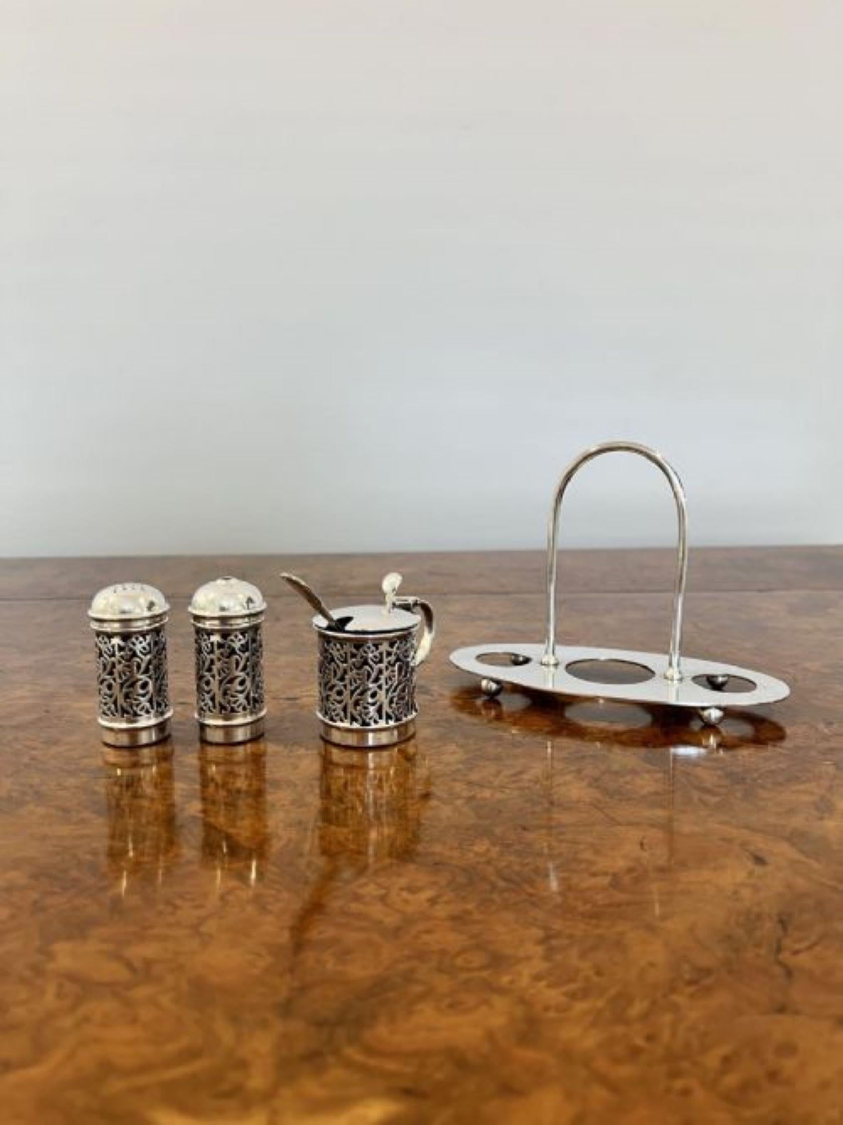 Lovely antique Edwardian quality glass and silver plated cruet set  In Good Condition For Sale In Ipswich, GB