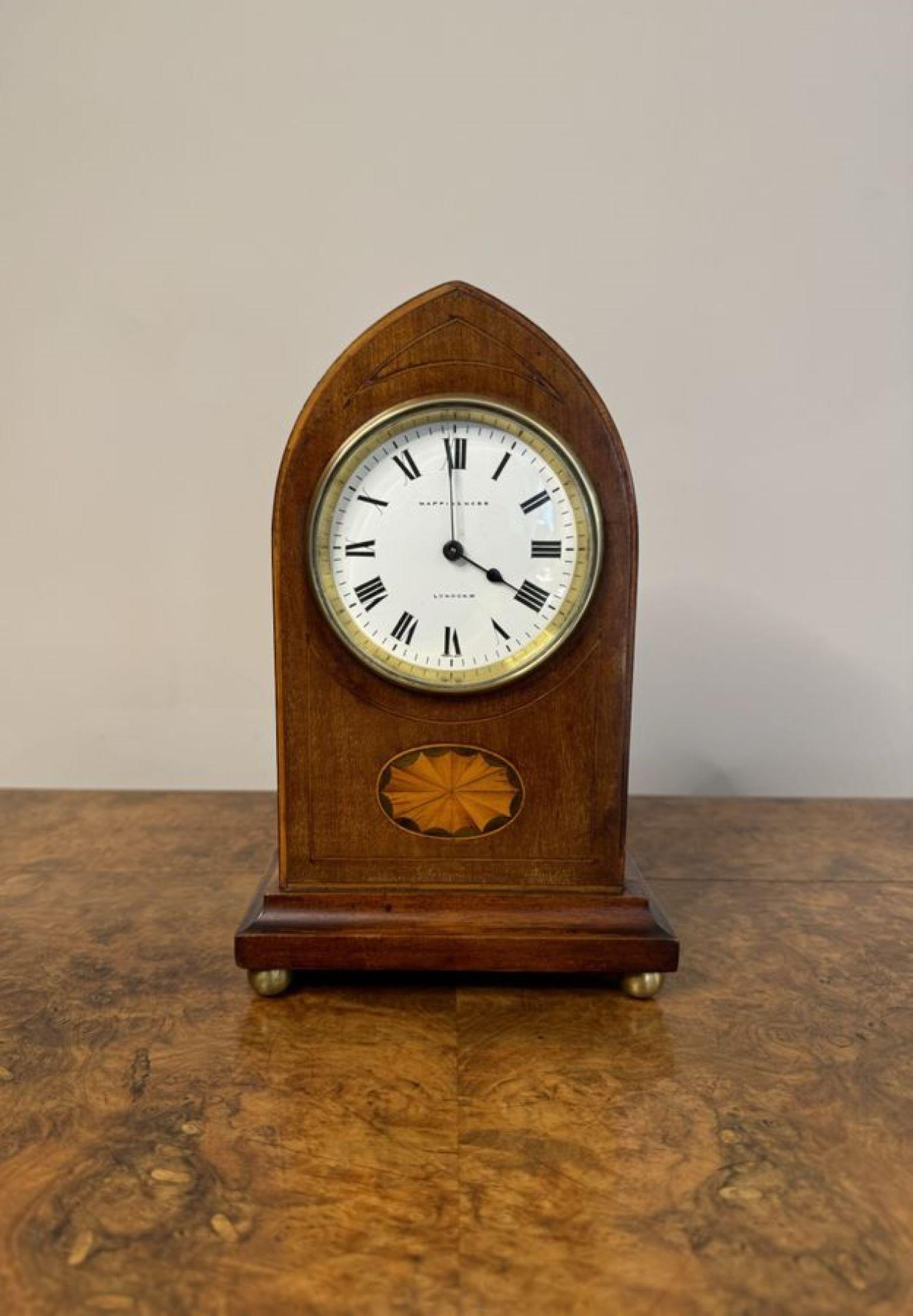 Precioso reloj de sobremesa de caoba con incrustaciones de madera satinada de calidad eduardiana, de Mappin & Webb Londres, con un precioso reloj de sobremesa de caoba de calidad eduardiana con incrustaciones de madera satinada en la caja, perfilado