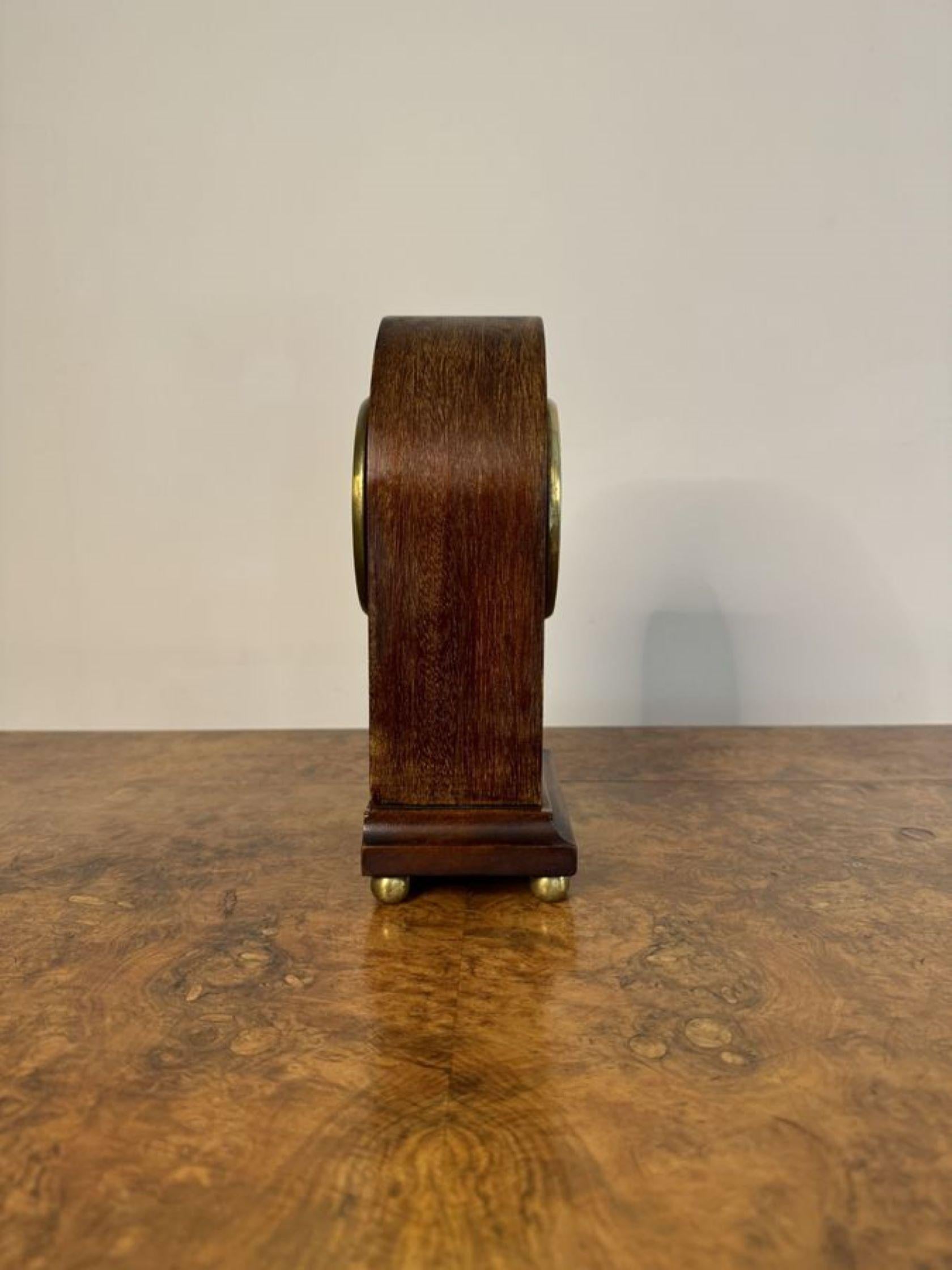 Precioso reloj de chimenea antiguo de calidad eduardiana de caoba con incrustaciones de madera satinada Eduardiano en venta