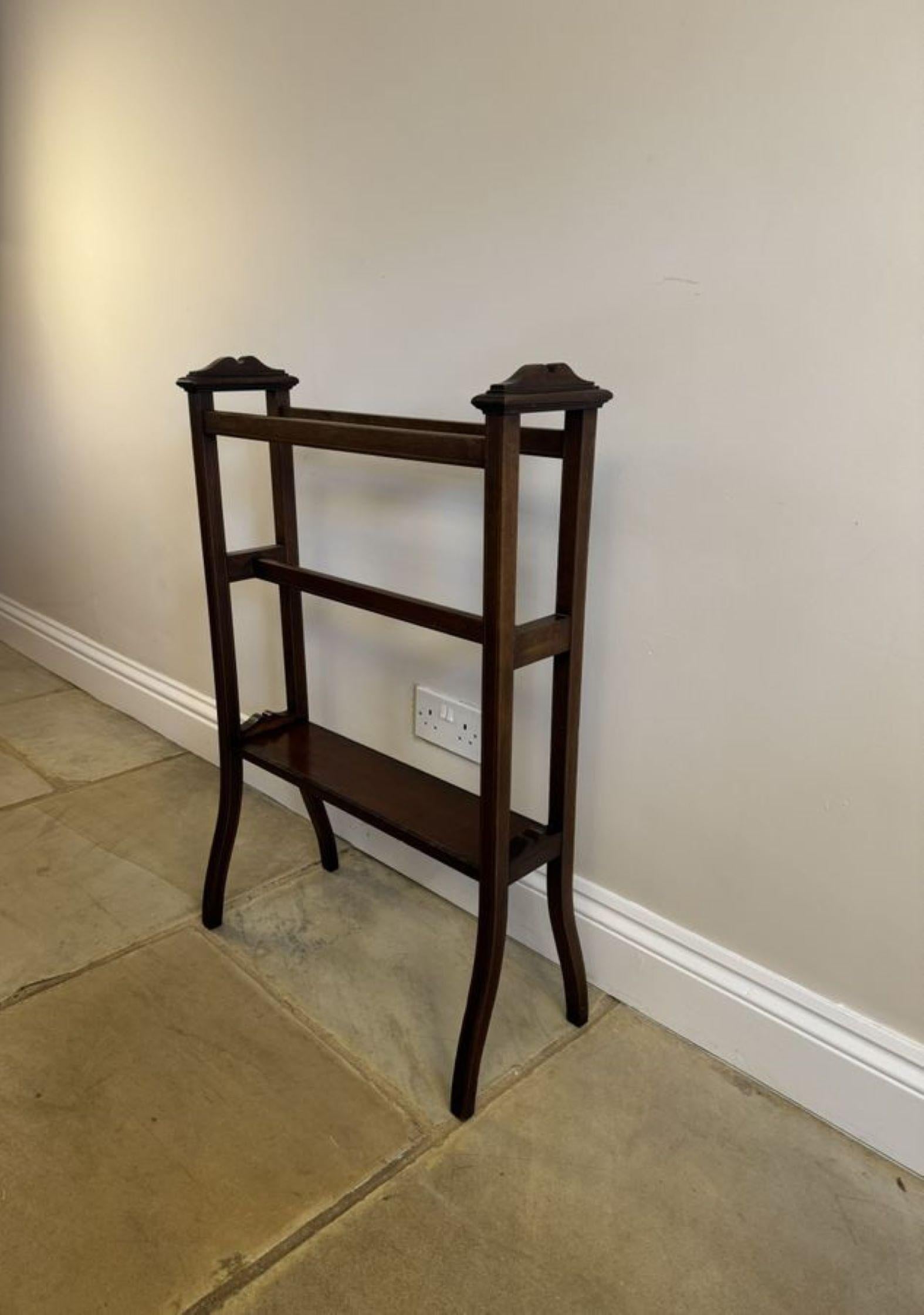 Lovely antique Edwardian quality mahogany inlaid towel rail  In Good Condition For Sale In Ipswich, GB