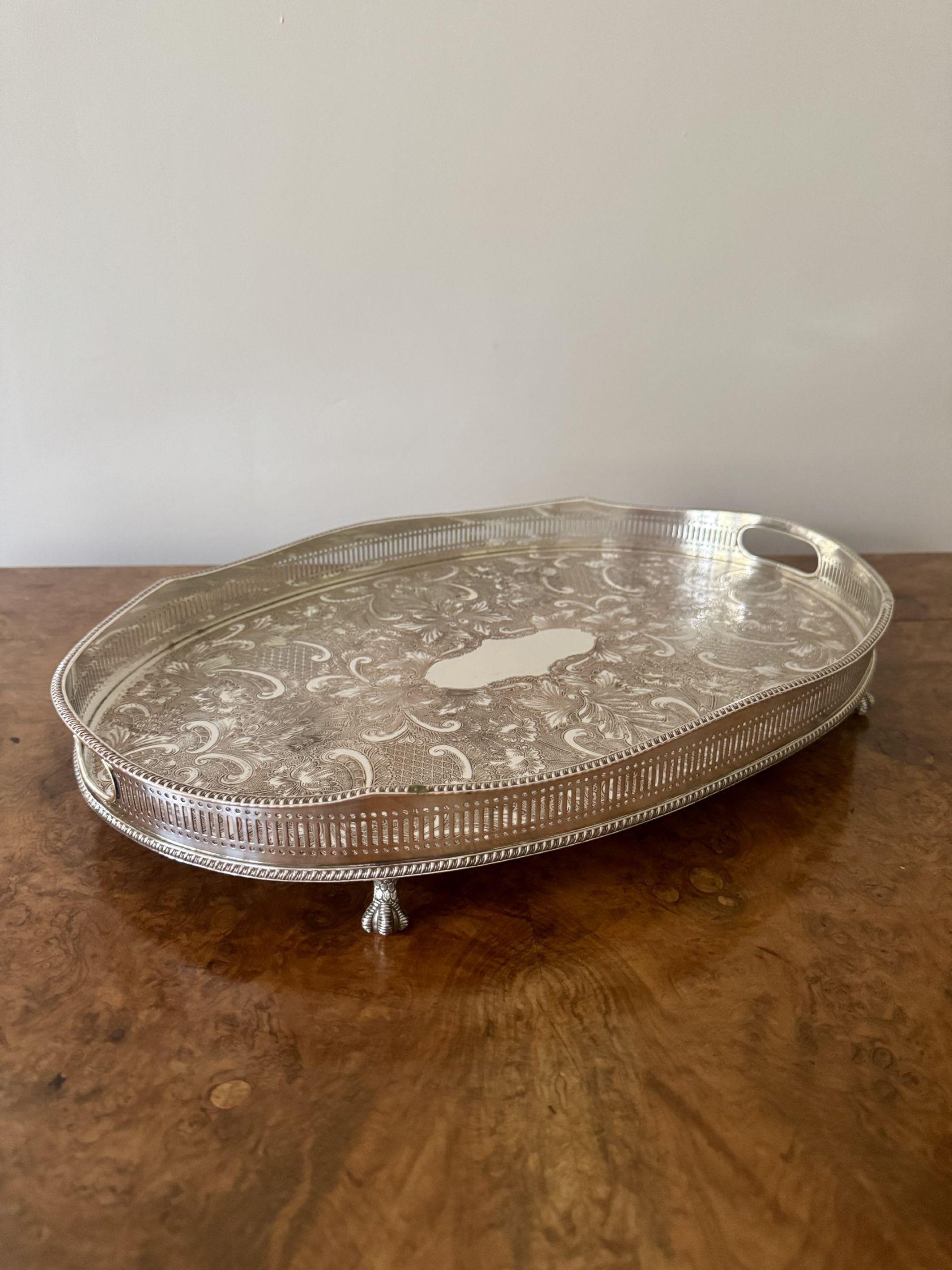 Wunderschönes antikes versilbertes Tablett mit Gravur in edwardianischer Qualität im Zustand „Gut“ im Angebot in Ipswich, GB